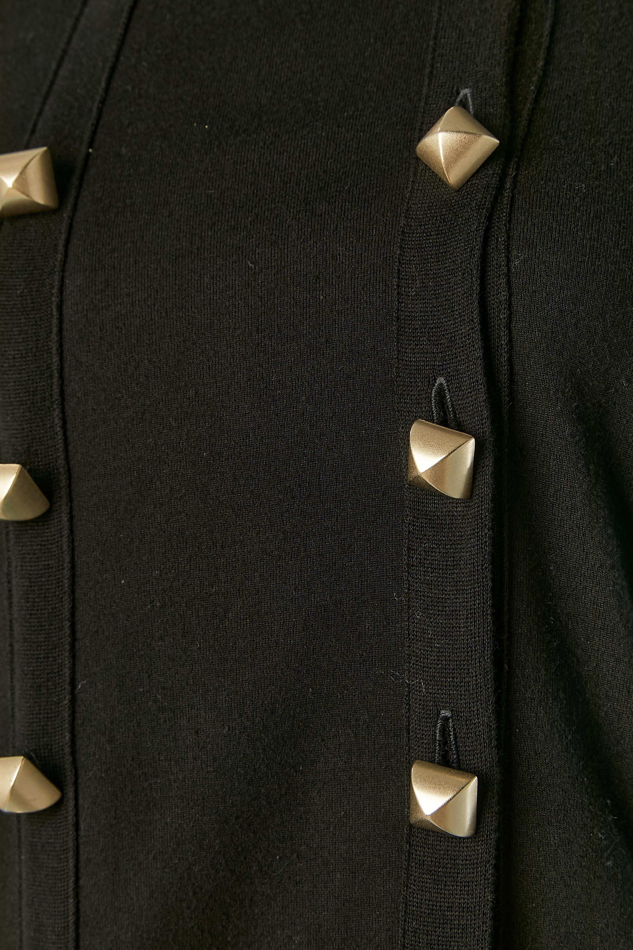 Cardigan noir à double boutonnage en jersey de coton avec bouton en métal doré. Finissage de la laine (  col et bas) 
TAILLE M 
