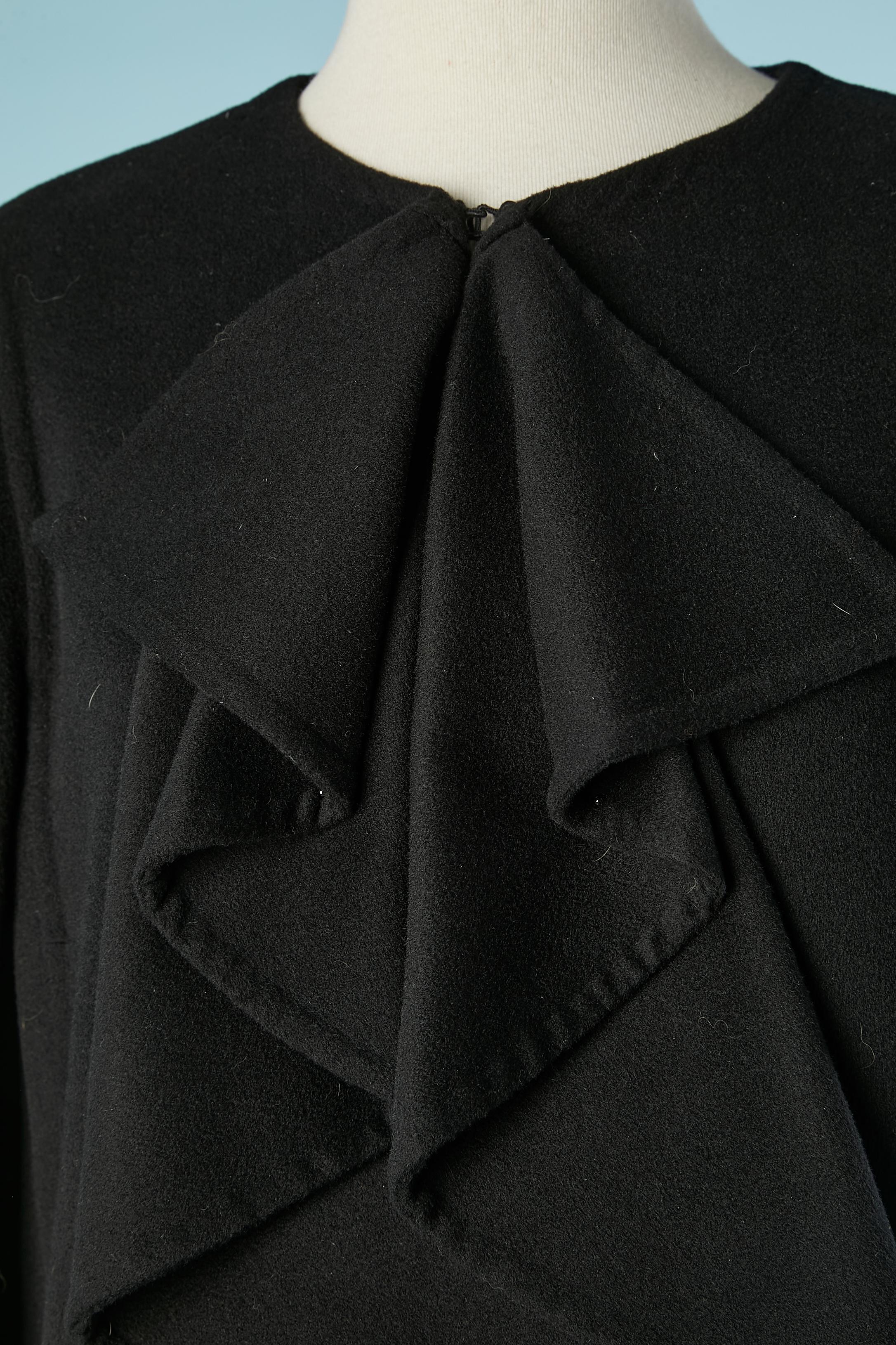 Black double-breasted wool and cashmere coat with leather flowers stitched on a leather laser-cut base on the bottom edge of the coat. One hook&eye on the top middle front. One snap in the middle front. Pockets. 
SIZE 44 (Fr) 14 (US) L 