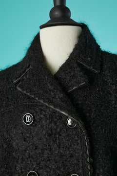 Manteau en laine bouclette à double boutonnage noir avec passepoils en cuir John Galliano