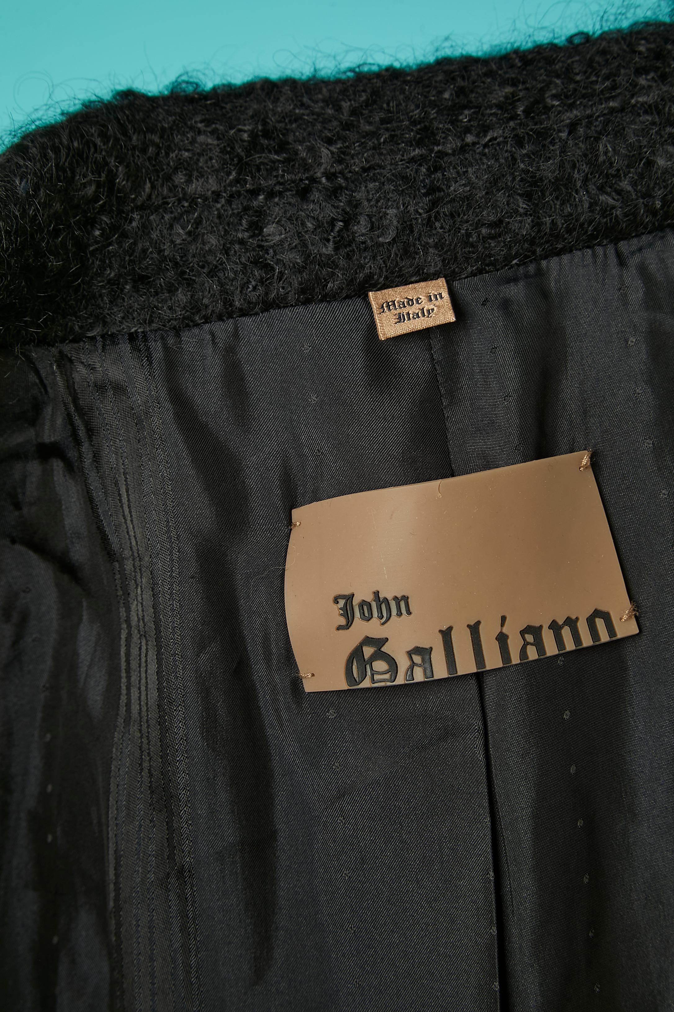 Manteau en laine bouclette à double boutonnage noir avec passepoils en cuir John Galliano  Pour femmes en vente