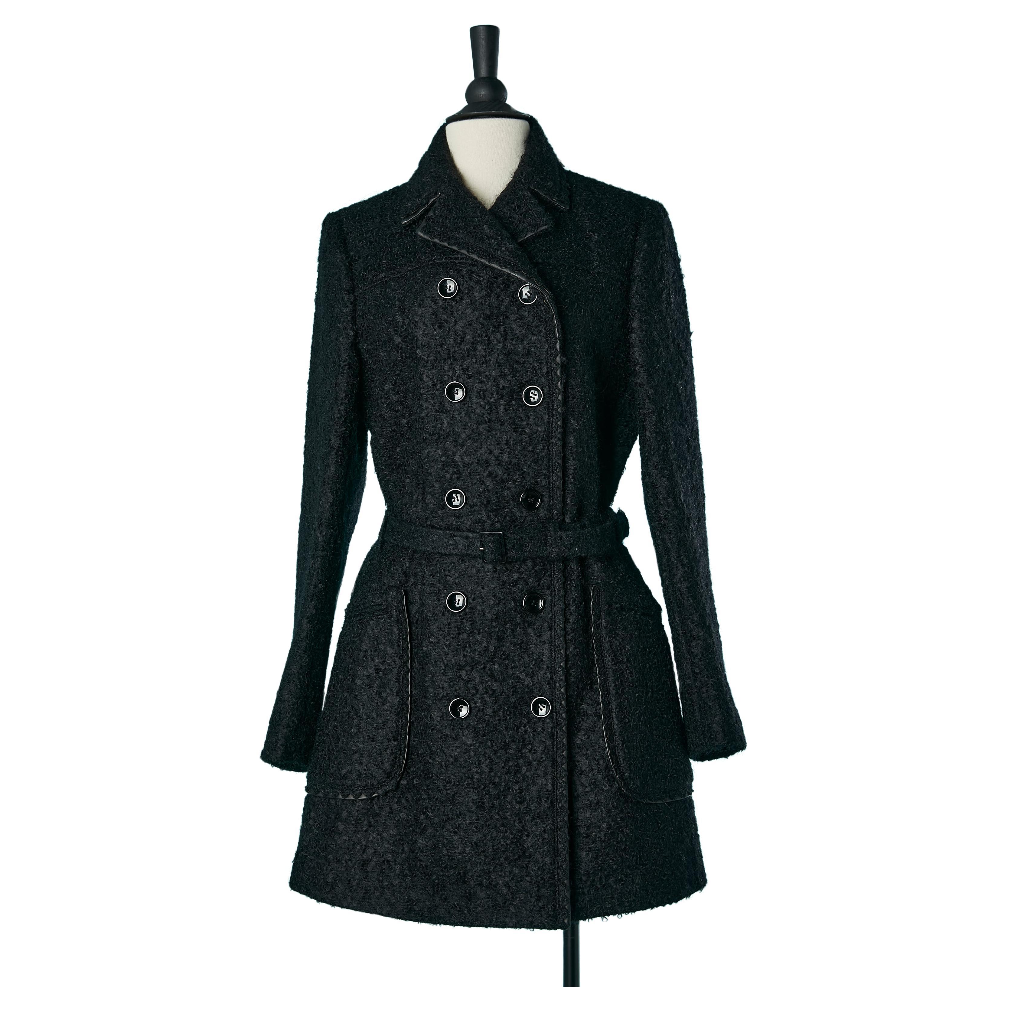 Manteau en laine bouclette à double boutonnage noir avec passepoils en cuir John Galliano  en vente