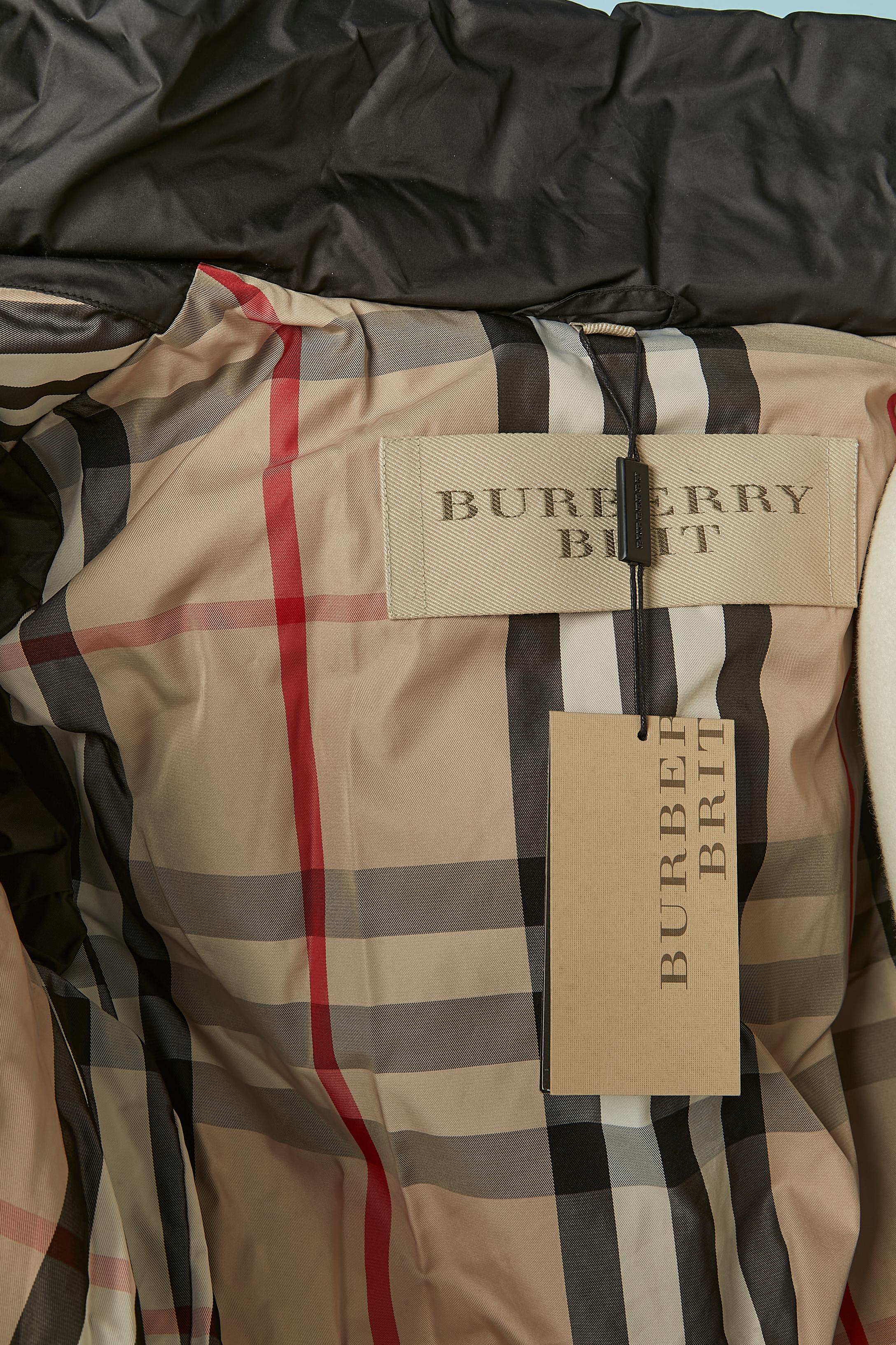 Black down jacket with hood and fur edge BURBERRY BRIT New with tag For Sale 4