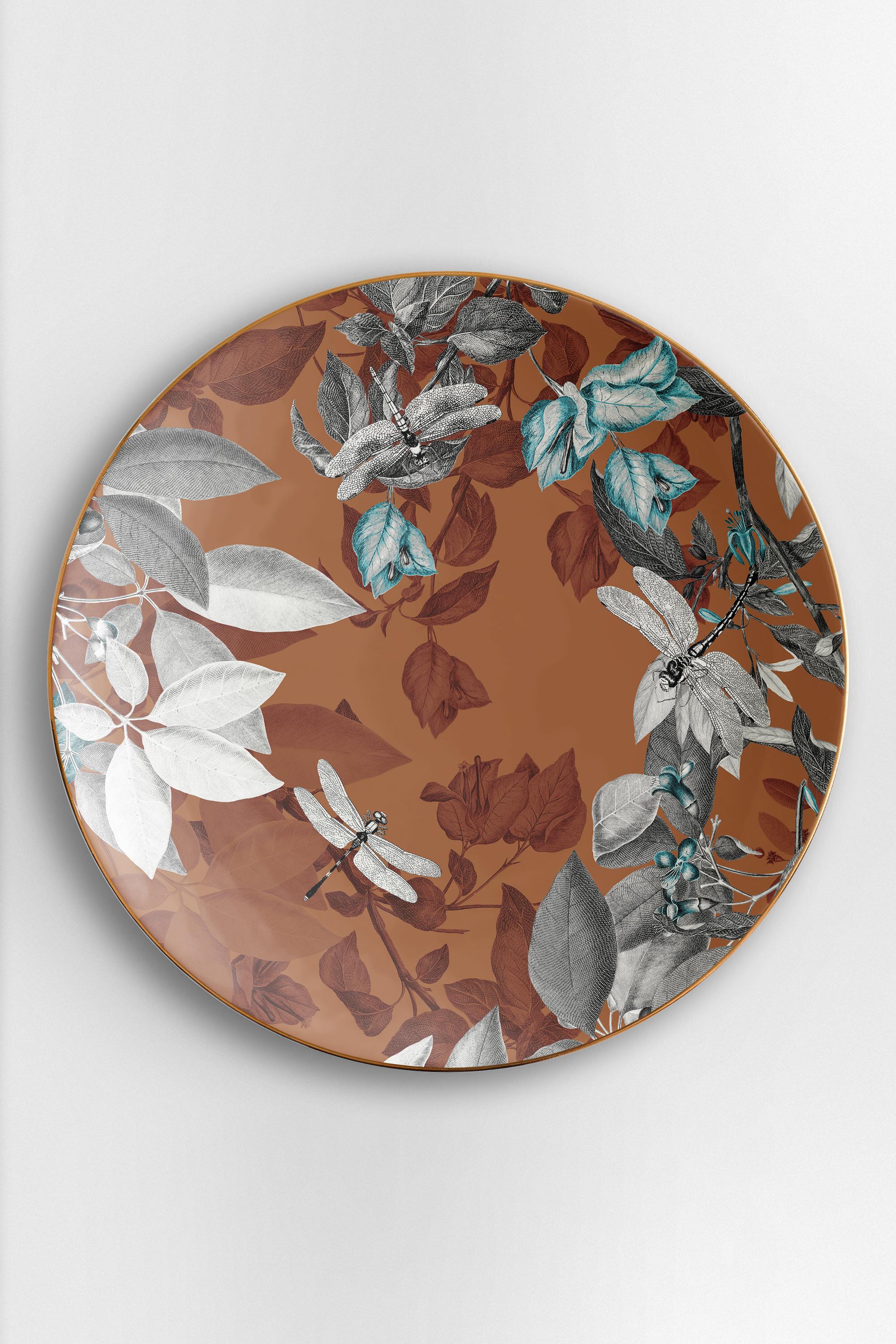Black dragon POOL is a collection of plates and vases inspired by the famous Chinese pond of the same name, located in the scenic Jade Spring Park. The designs in this collection feature dragonflies drawn in black and white flying and resting on a