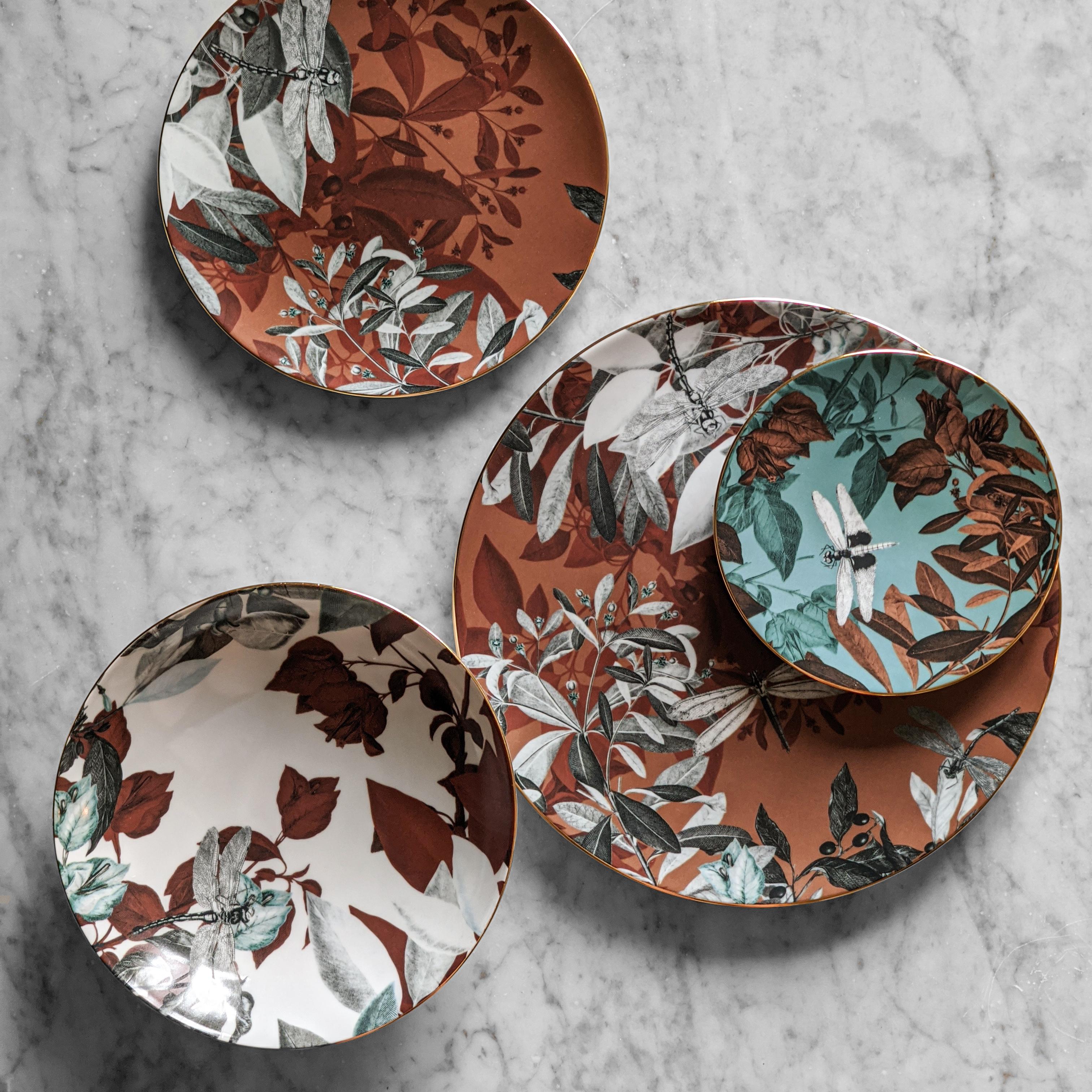 Six assiettes plates contemporaines en porcelaine Noir Dragon avec motif décoratif en vente 3
