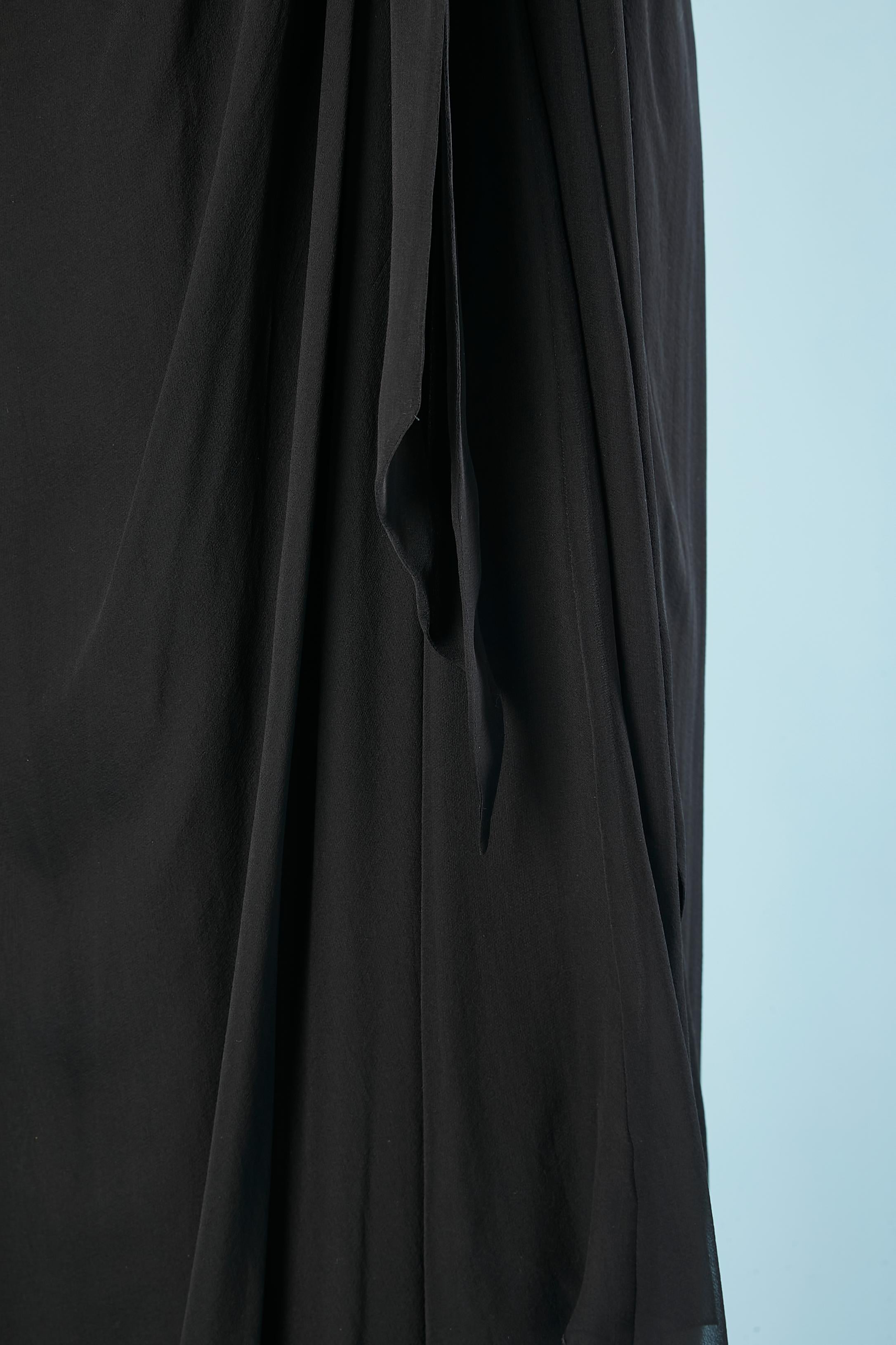 Schwarzes drapiertes Abendkleid aus Seidenchiffon mit Schleife von Christian Lacroix  im Zustand „Hervorragend“ im Angebot in Saint-Ouen-Sur-Seine, FR
