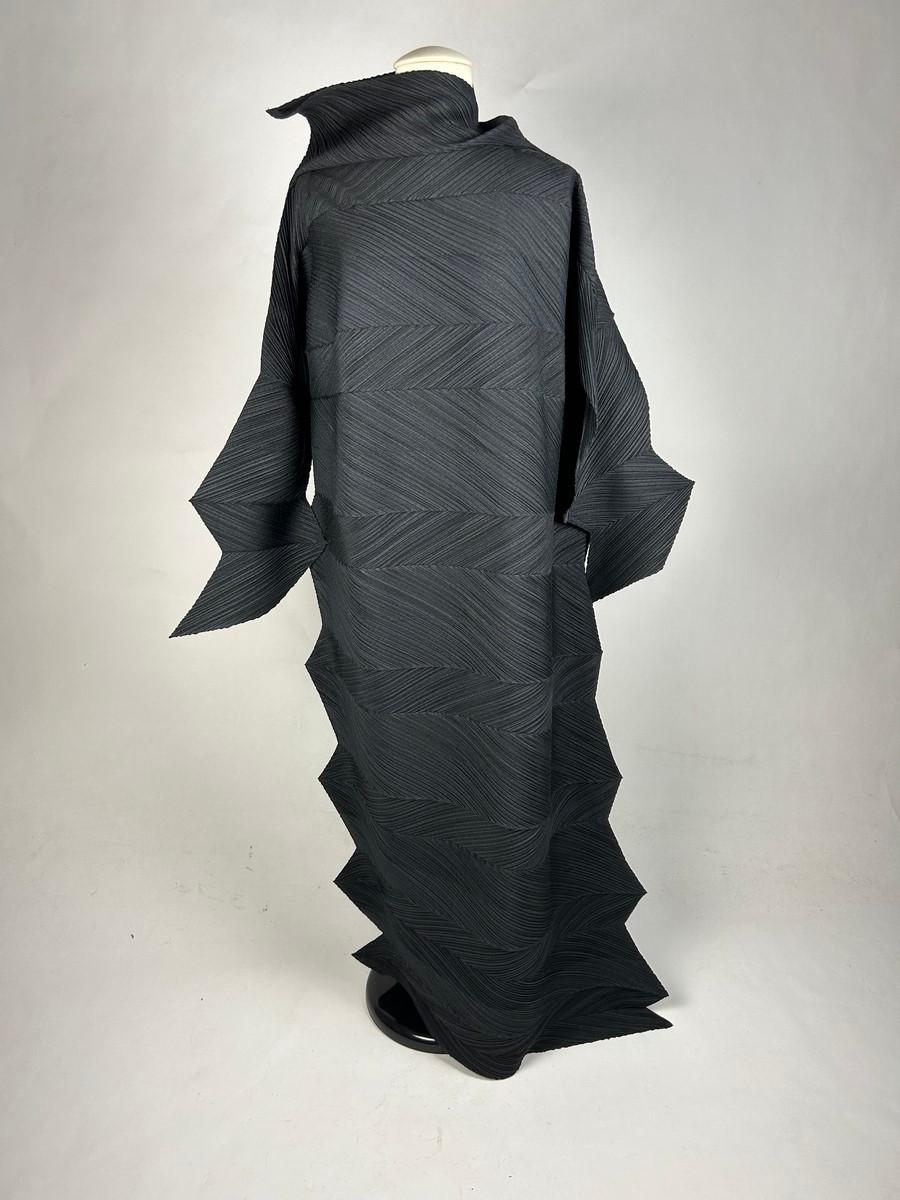 Black Dress by Issey Miyaké Staircase Pleats or Ziggourat - AW Fall 1994-95 For Sale 8