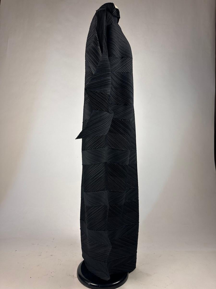 Black Dress by Issey Miyaké Staircase Pleats or Ziggourat - AW Fall 1994-95 In Excellent Condition For Sale In Toulon, FR