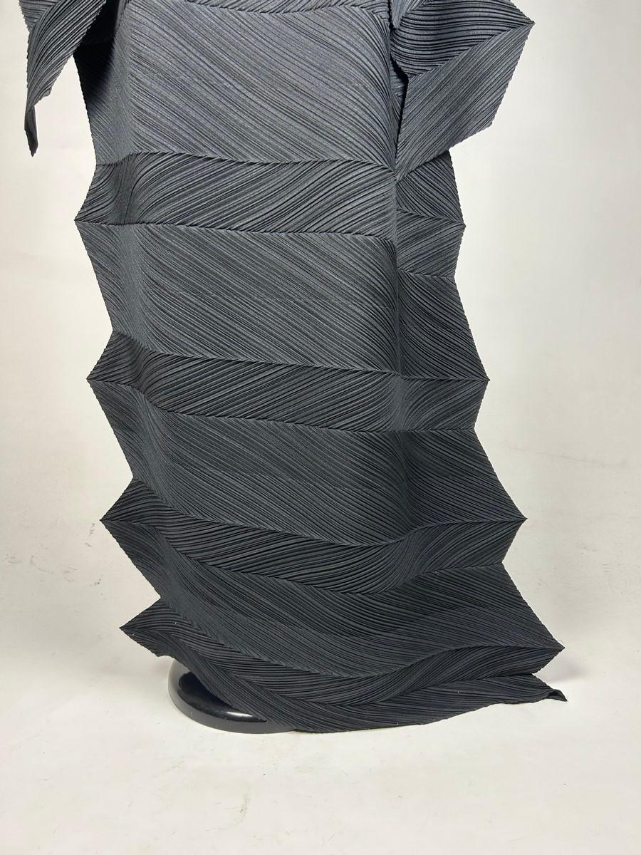 Black Dress by Issey Miyaké Staircase Pleats or Ziggourat - AW Fall 1994-95 For Sale 2