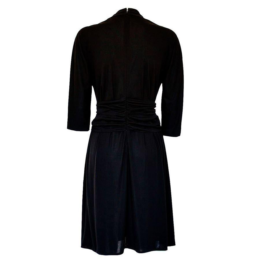 Viscose Black color 3/4 sleeve Mouth shaped blue clip Total lenght from shoulder cm 95 (37.4 inches)
