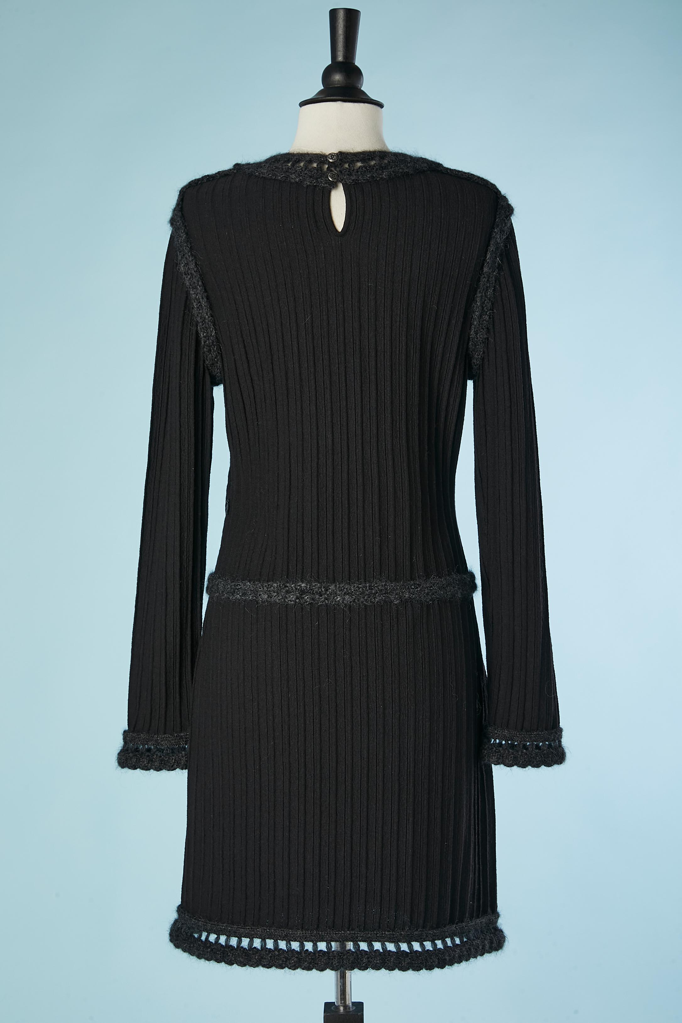 Black dress in two differents kind of knit Chanel  For Sale 2
