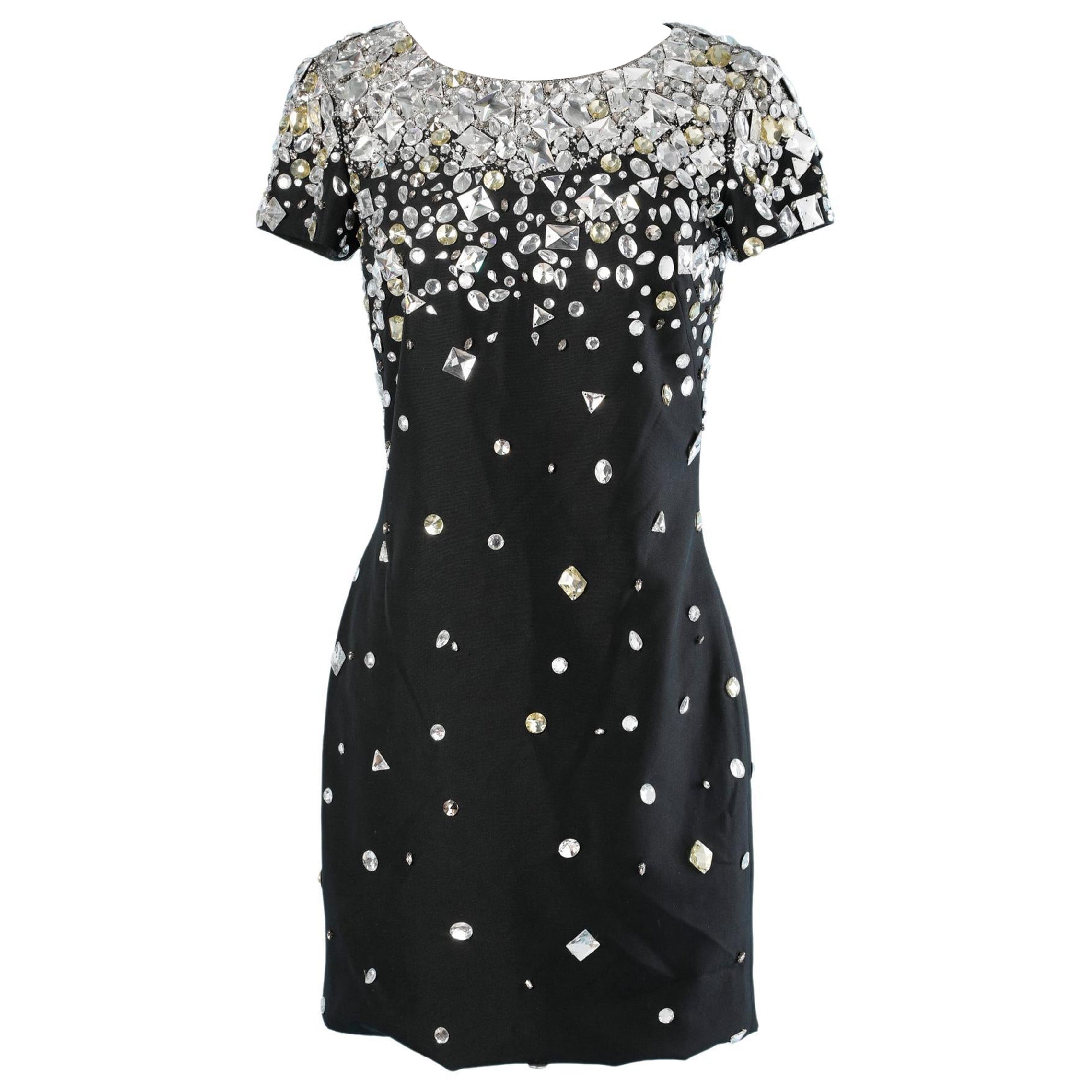 Abito nero con cabochon di strass ricamato Marchesa
