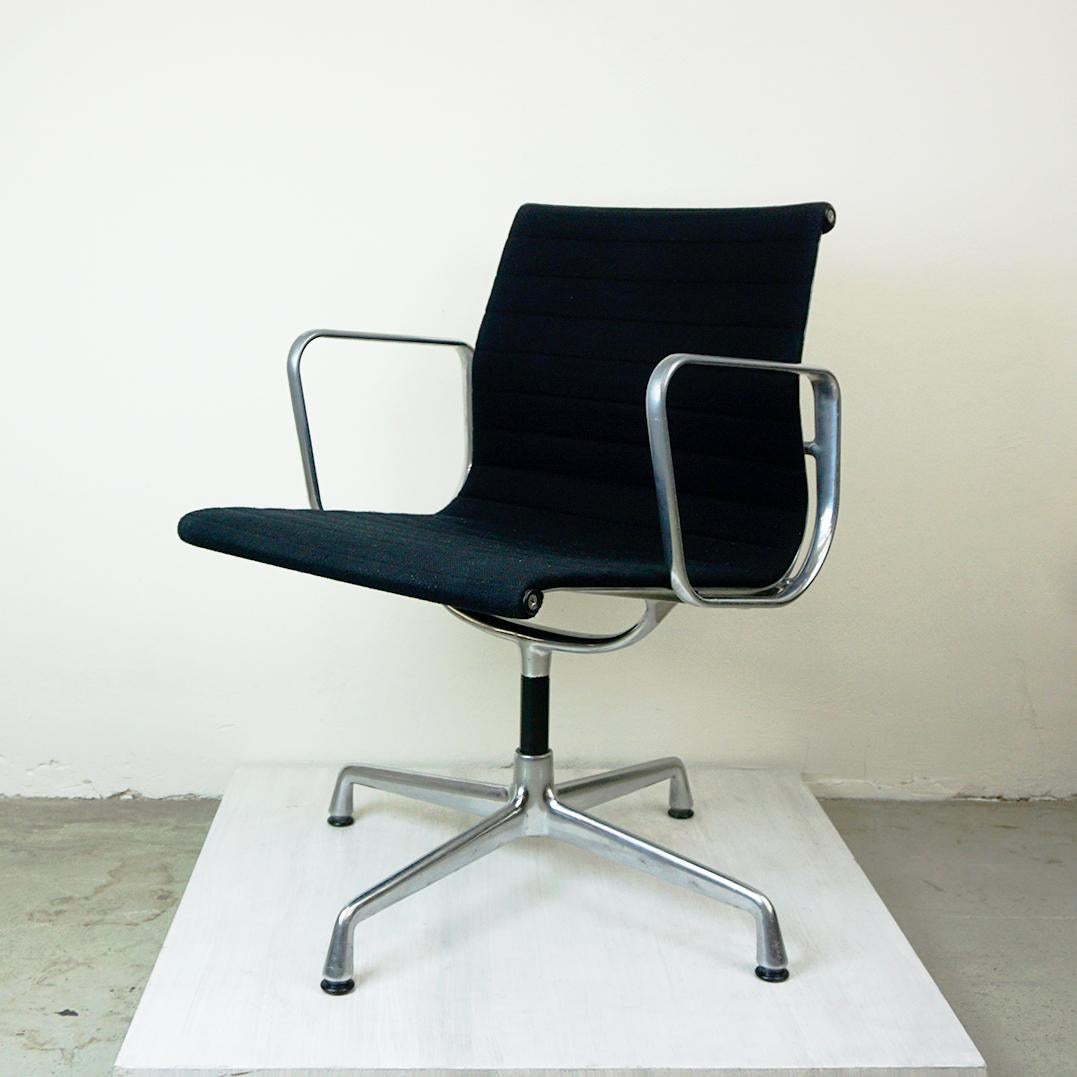 Black EA108 Alugroup Office Armchair by Ray and Charles Eames im Angebot 3