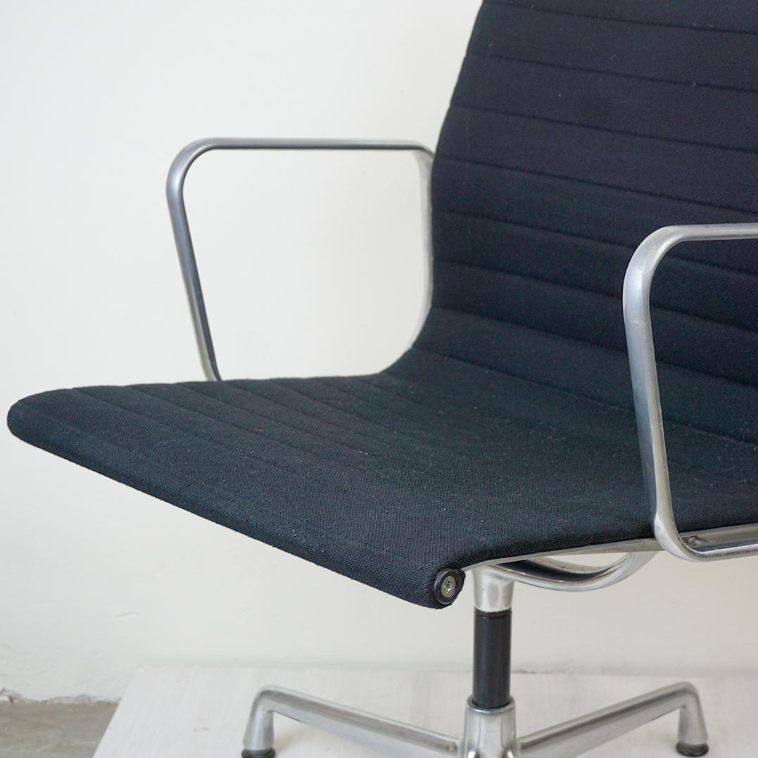 Black EA108 Alugroup Office Armchair by Ray and Charles Eames im Angebot 4