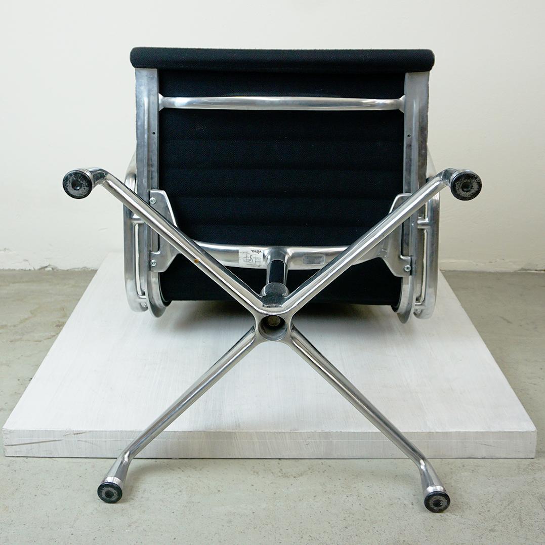 Black EA108 Alugroup Office Armchair by Ray and Charles Eames im Angebot 5