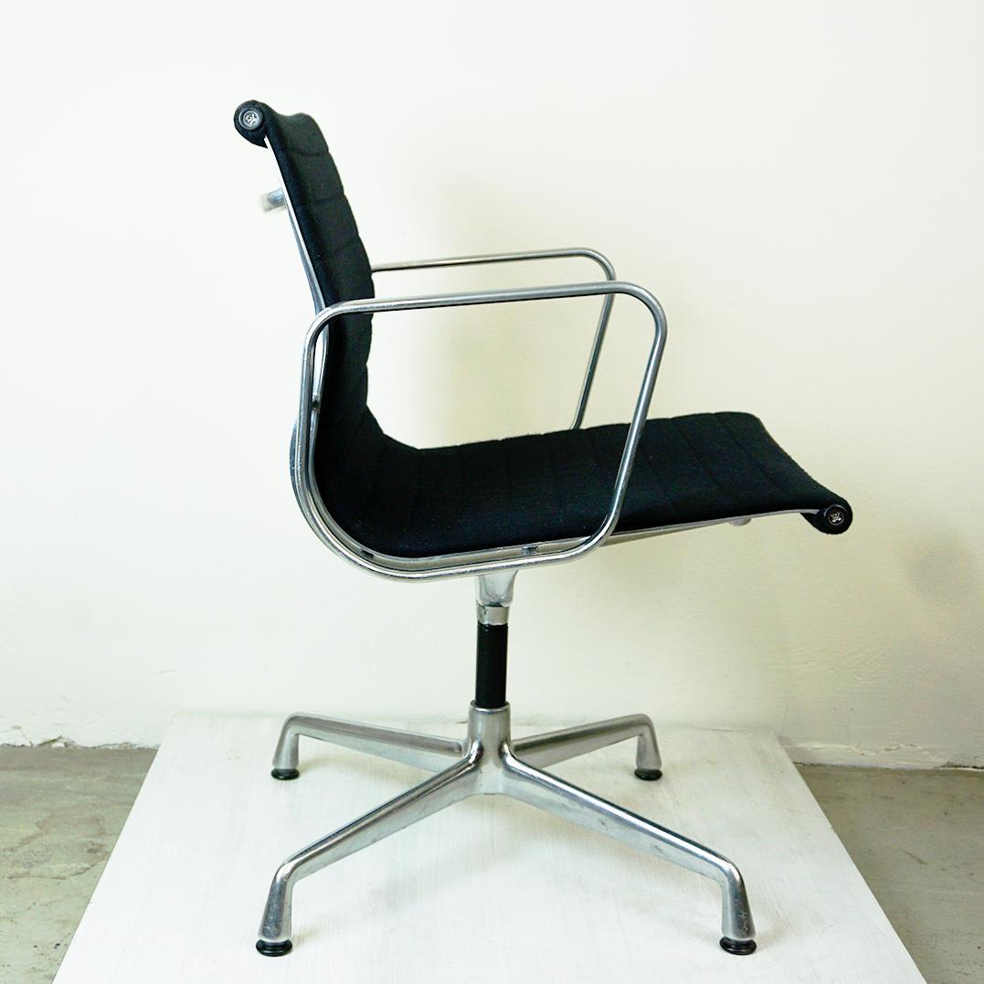 Black EA108 Alugroup Office Armchair by Ray and Charles Eames (Mitte des 20. Jahrhunderts) im Angebot