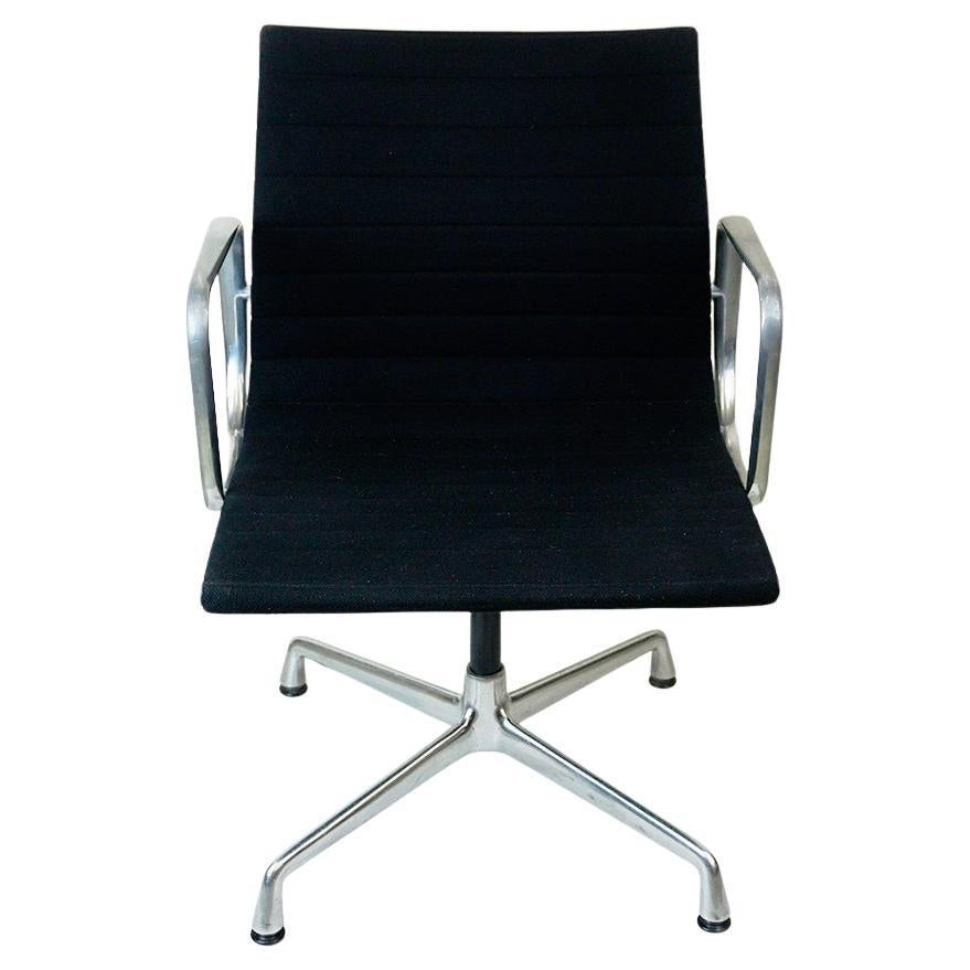 Black EA108 Alugroup Office Armchair by Ray and Charles Eames im Angebot