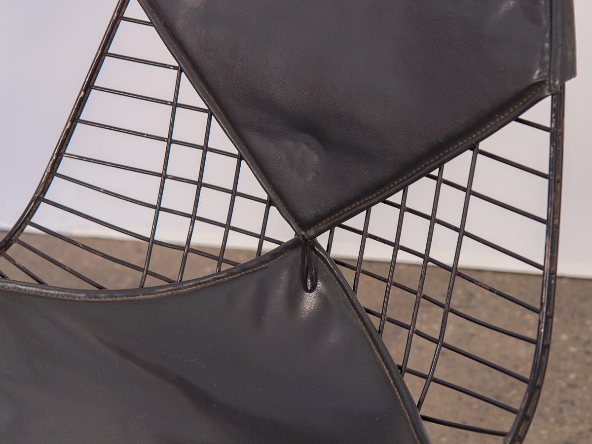 Chaise Eames noire en fil métallique avec couvercle Bikini sur base Eiffel Bon état - En vente à Brooklyn, NY
