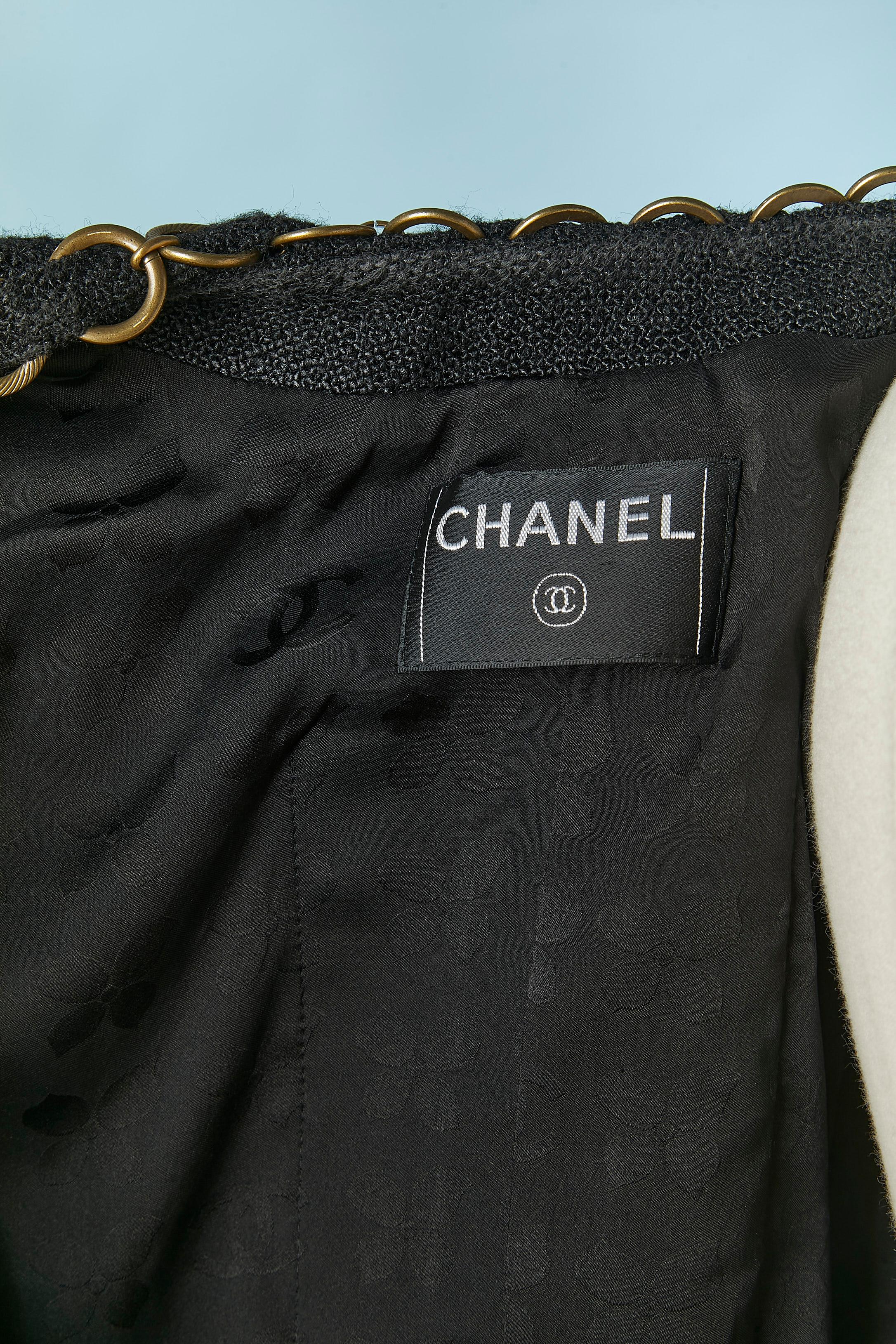 Black edge to edge jacket jacket with large chain edge CHANEL For Sale 4
