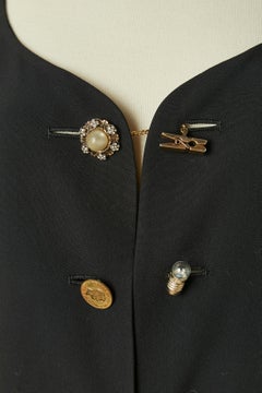 Chaqueta negra de borde a borde con botones desparejados MOSCHINO