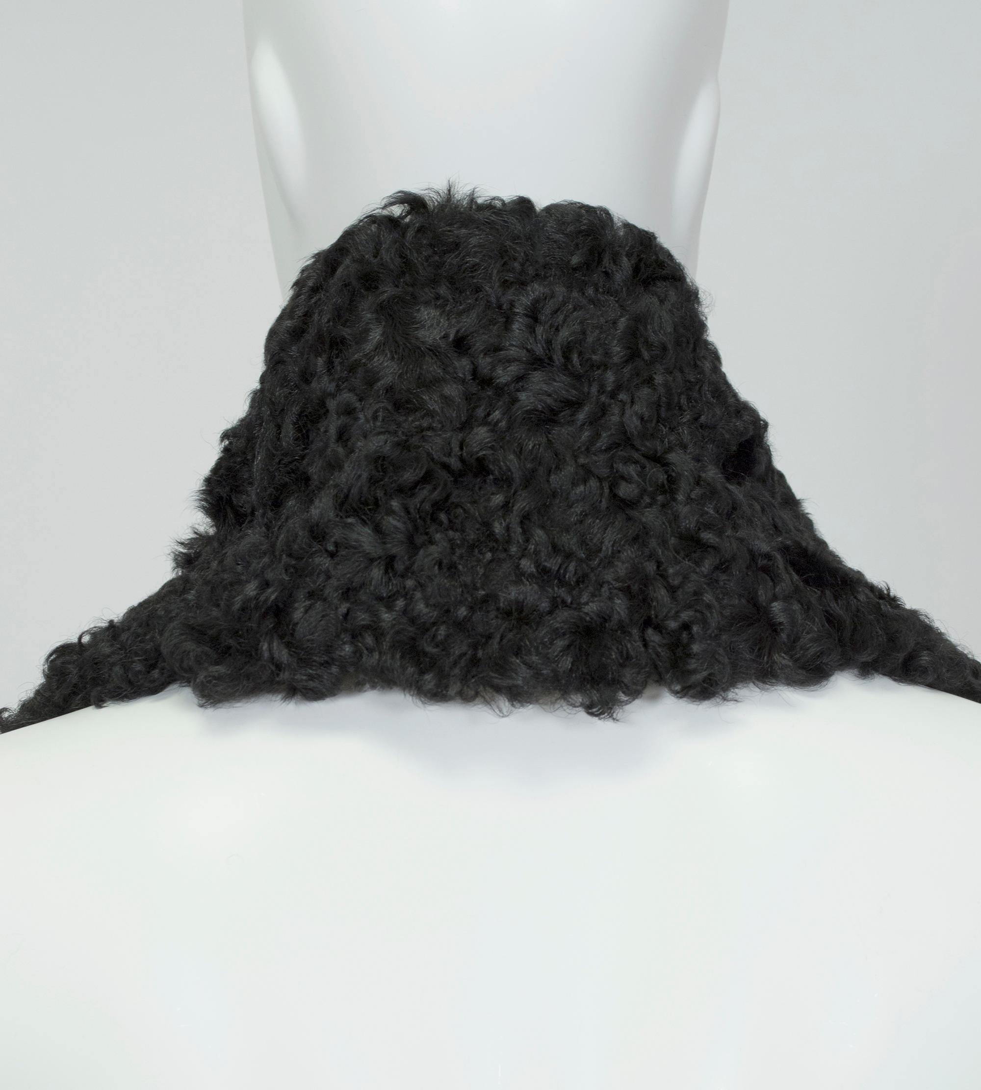 Collar negro eduardiano de cordero persa rizado Fichu Van Dyke - talla única, 1900 en Bueno estado para la venta en Tucson, AZ