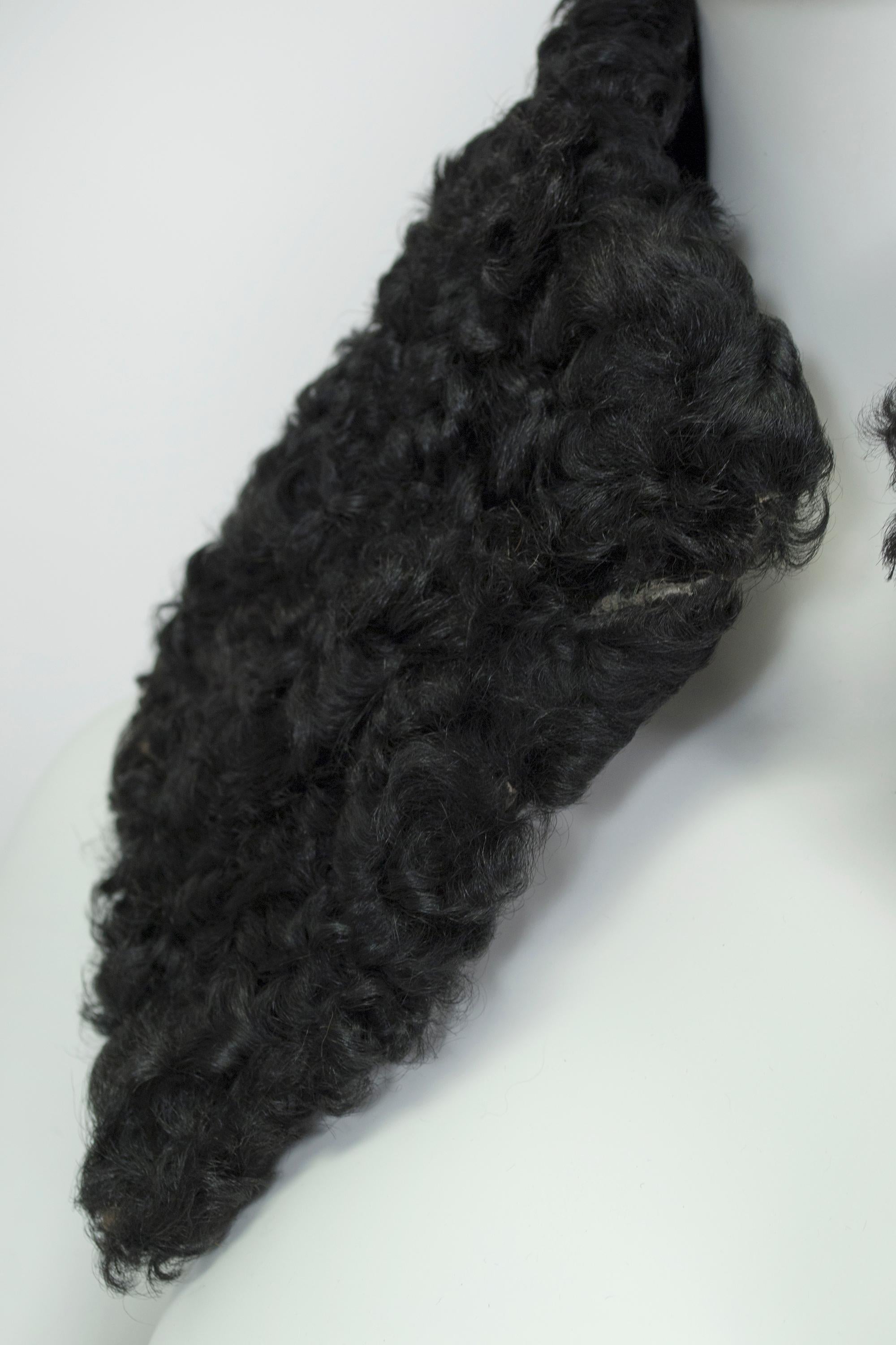 De las mujeres Collar negro eduardiano de cordero persa rizado Fichu Van Dyke - talla única, 1900 en venta