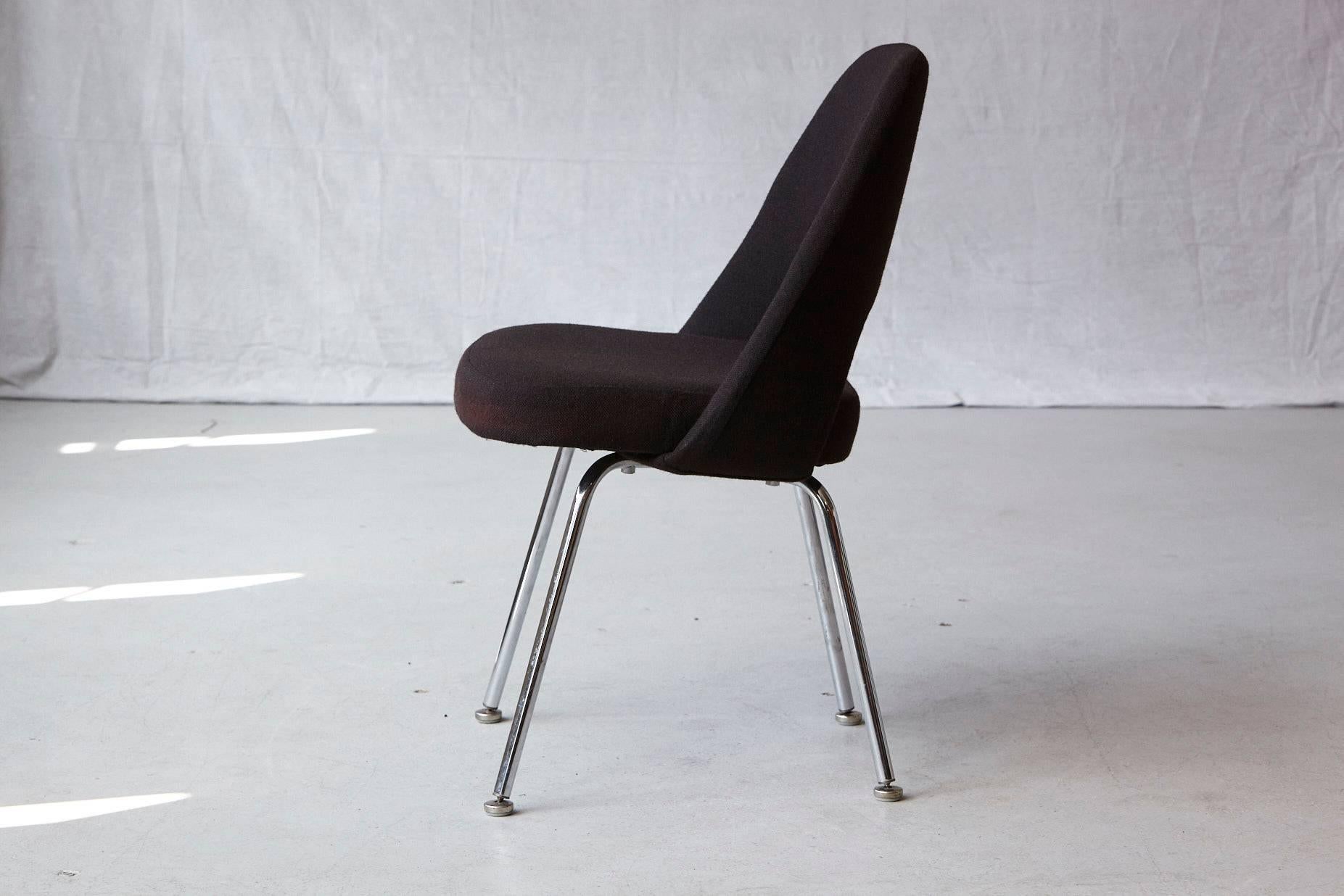 Américain Chaise noire Eero Saarinen Series 71 sans accoudoirs pour Knoll International en vente