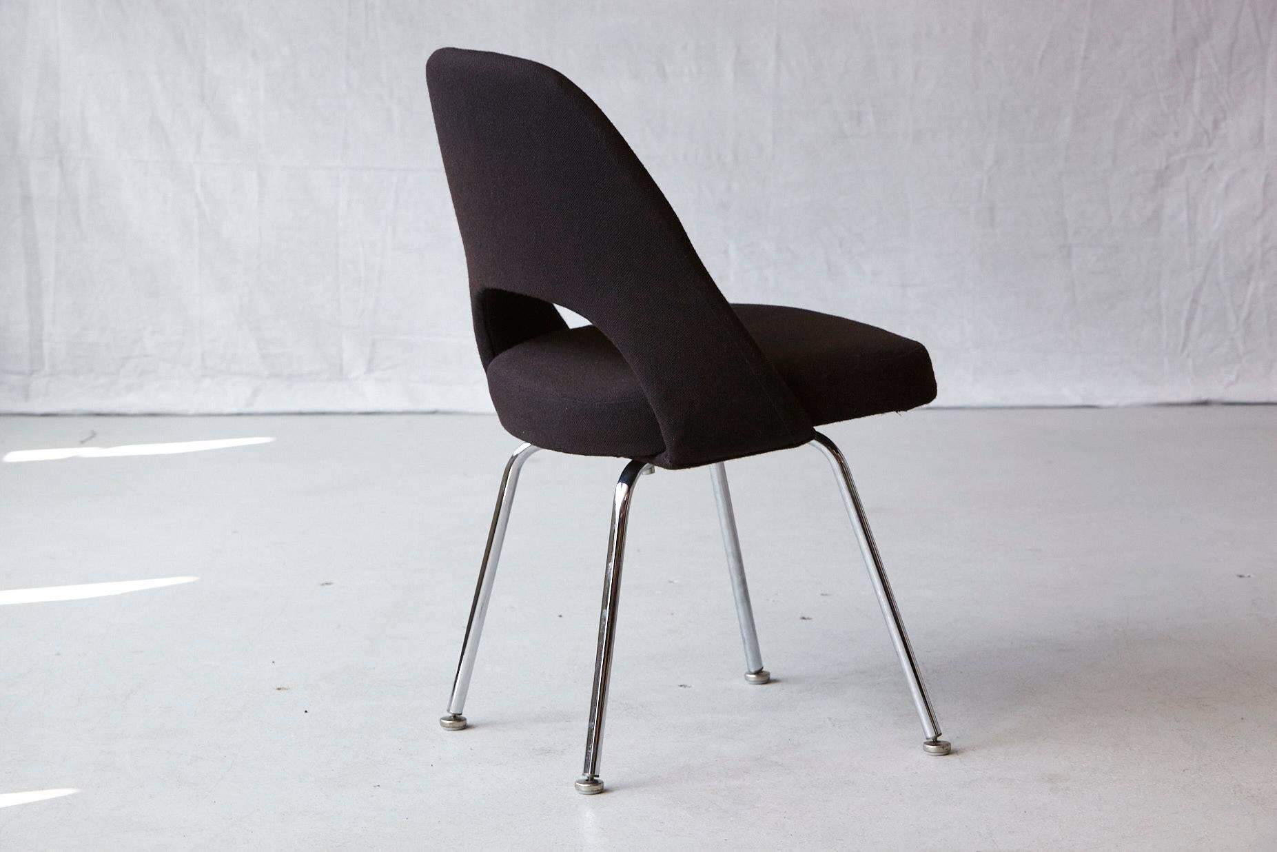 20ième siècle Chaise noire Eero Saarinen Series 71 sans accoudoirs pour Knoll International en vente