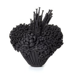 Black Efflorescence II, scultura floreale in gres di Vanessa Hogge