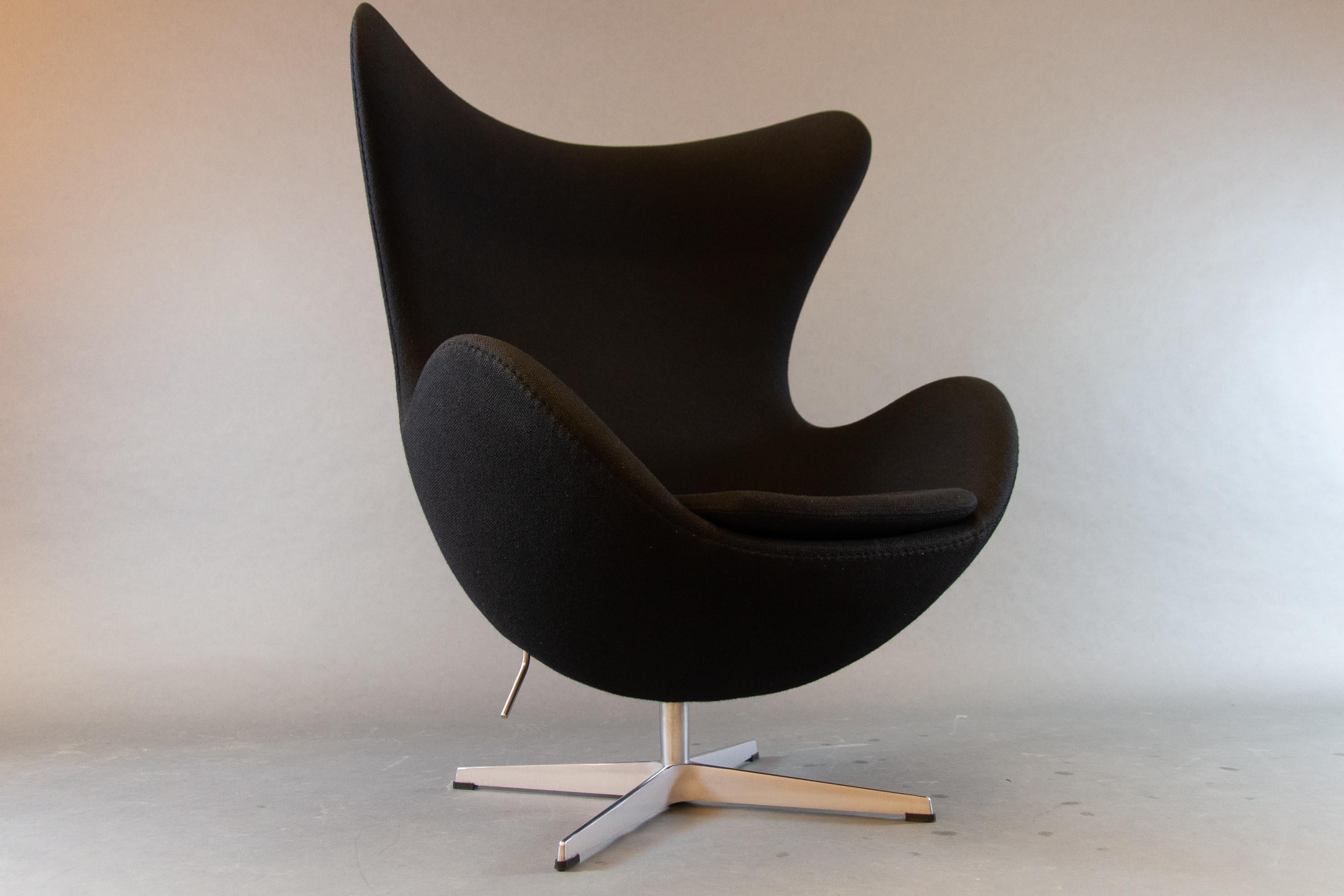 Scandinavian Modern Black Egg Chair 3316 by Arne Jacobsen for Fritz Hansen, 2007