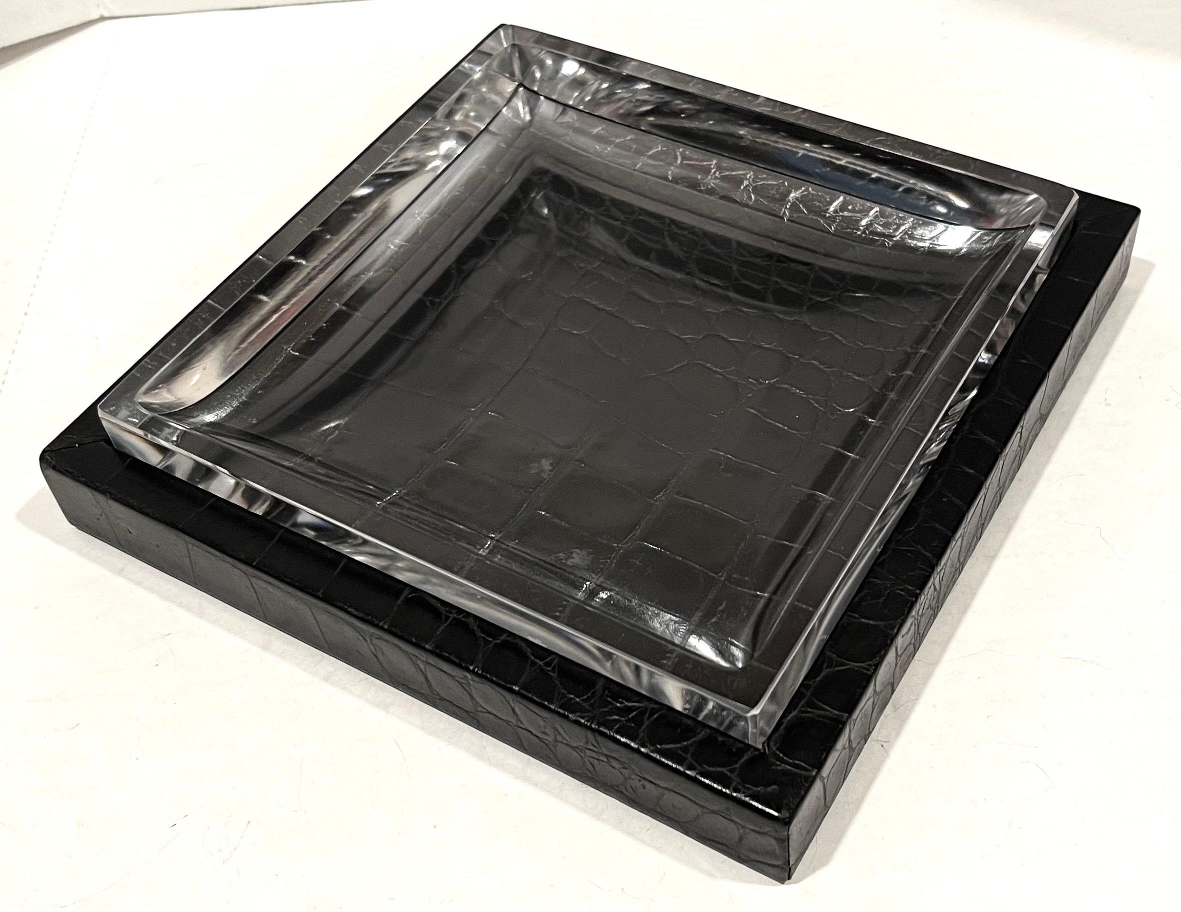 Cenicero cuadrado de cristal e imitación de cocodrilo en cuero negro repujado Estadounidense en venta