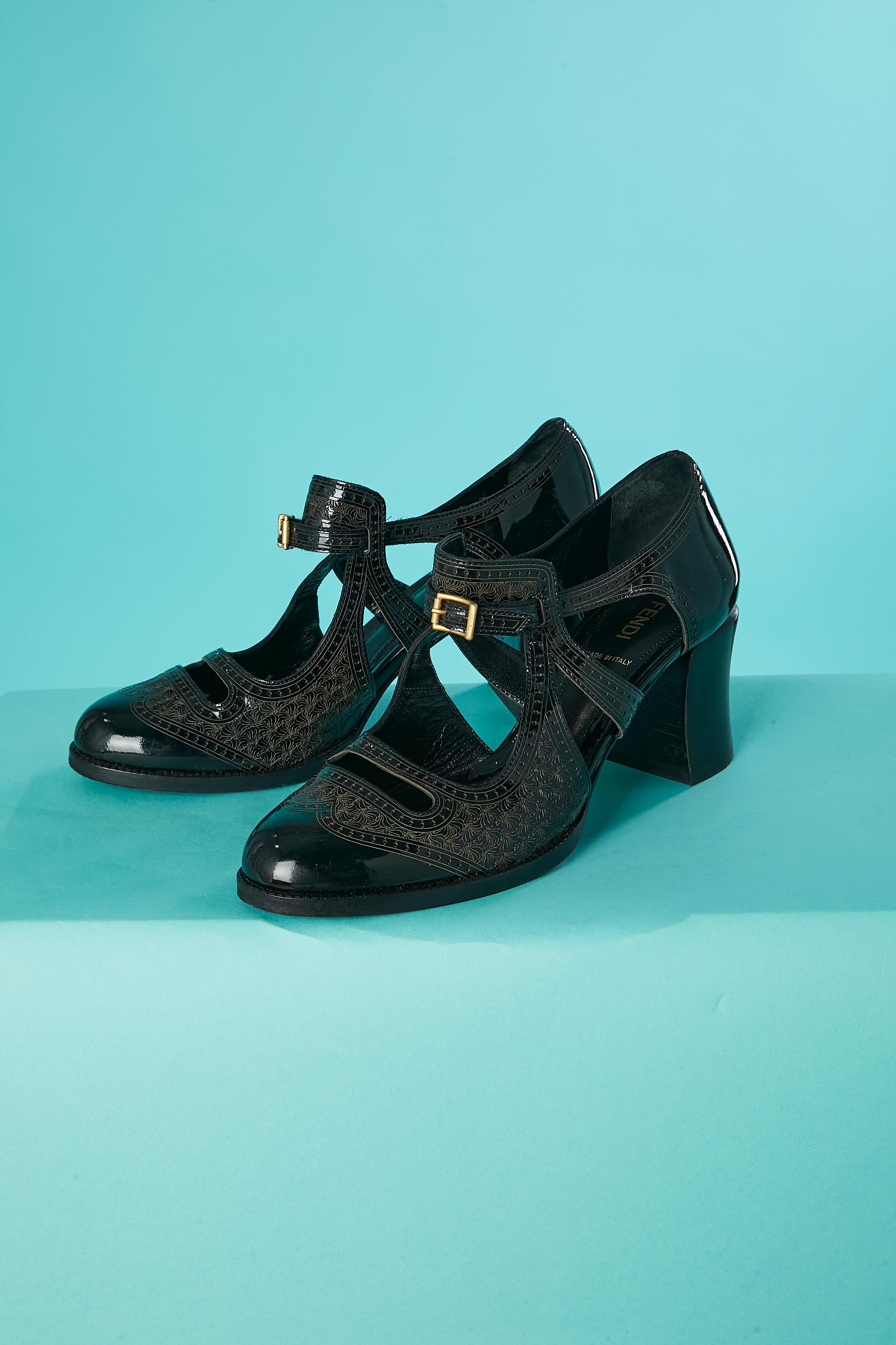 Black embossed leather shoes with cut-work and buckle closure. 
Heel height = 6,5 cm
SHOE SIZE : 38 1/2 