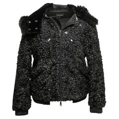 Schwarze Emporio Armani Jacke mit strukturierter Kapuze und Kunstfellbesatz Größe IT 40