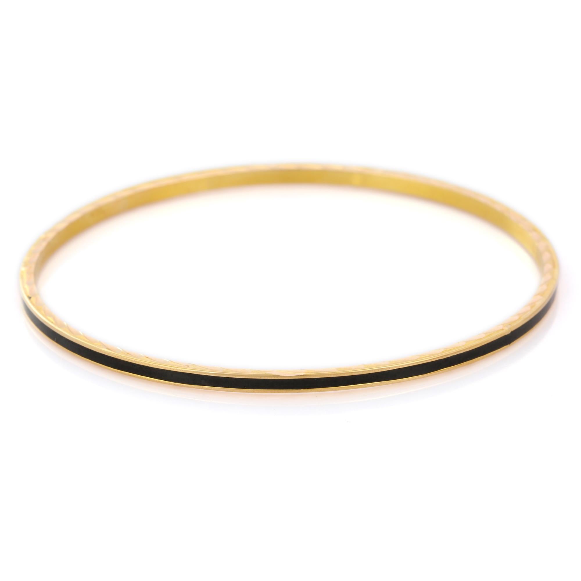 Black Enamel Bangle in 18K Gold. It’s a great jewelry ornament to wear on occasions and at the same time works as a wonderful gift for your loved ones. These lovely statement pieces are perfect generation jewelry to pass on.
Bangles feel comfortable