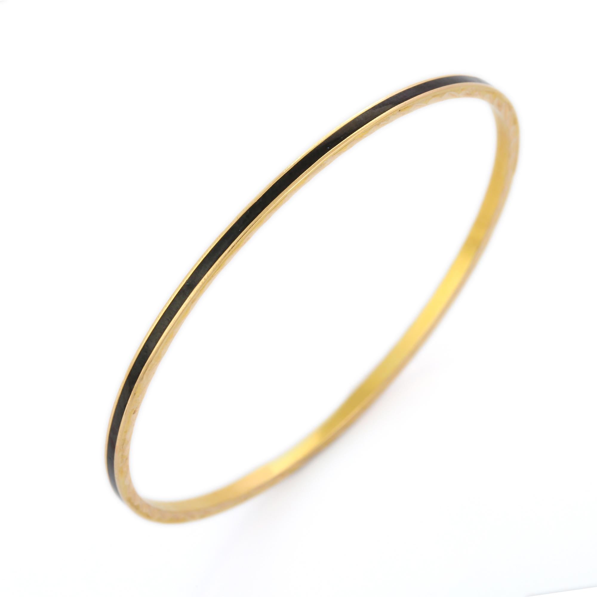 Schwarzer Armreif aus 18 Karat Gelbgold mit schwarzer Emaille im Zustand „Neu“ in New York, NY