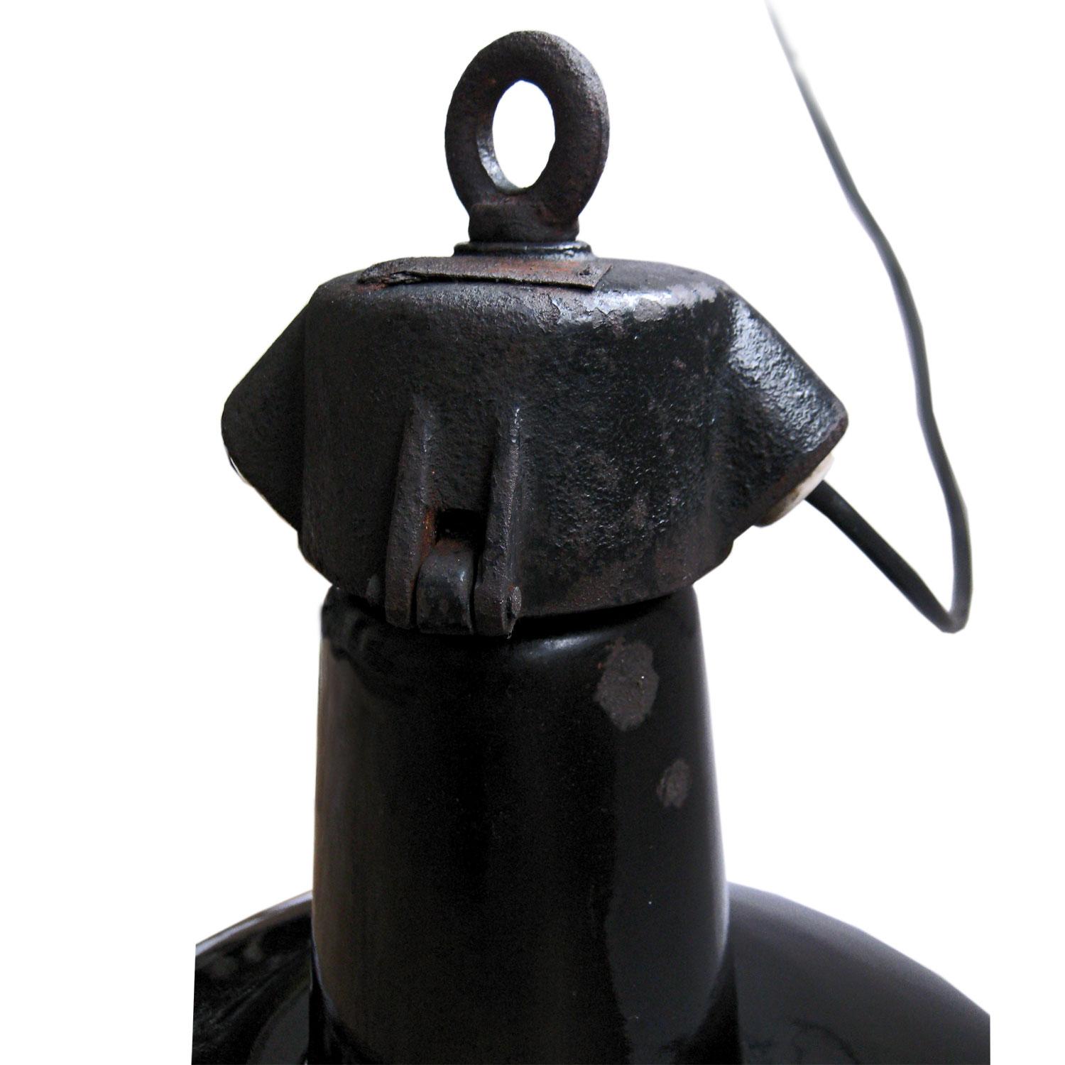1930s black enamel factory light. Cast iron top.

Weight: 2.0 kg / 4.4 lb

Priced per individual item. All lamps have been made suitable by international standards for incandescent light bulbs, energy-efficient and LED bulbs. The new wiring is CE