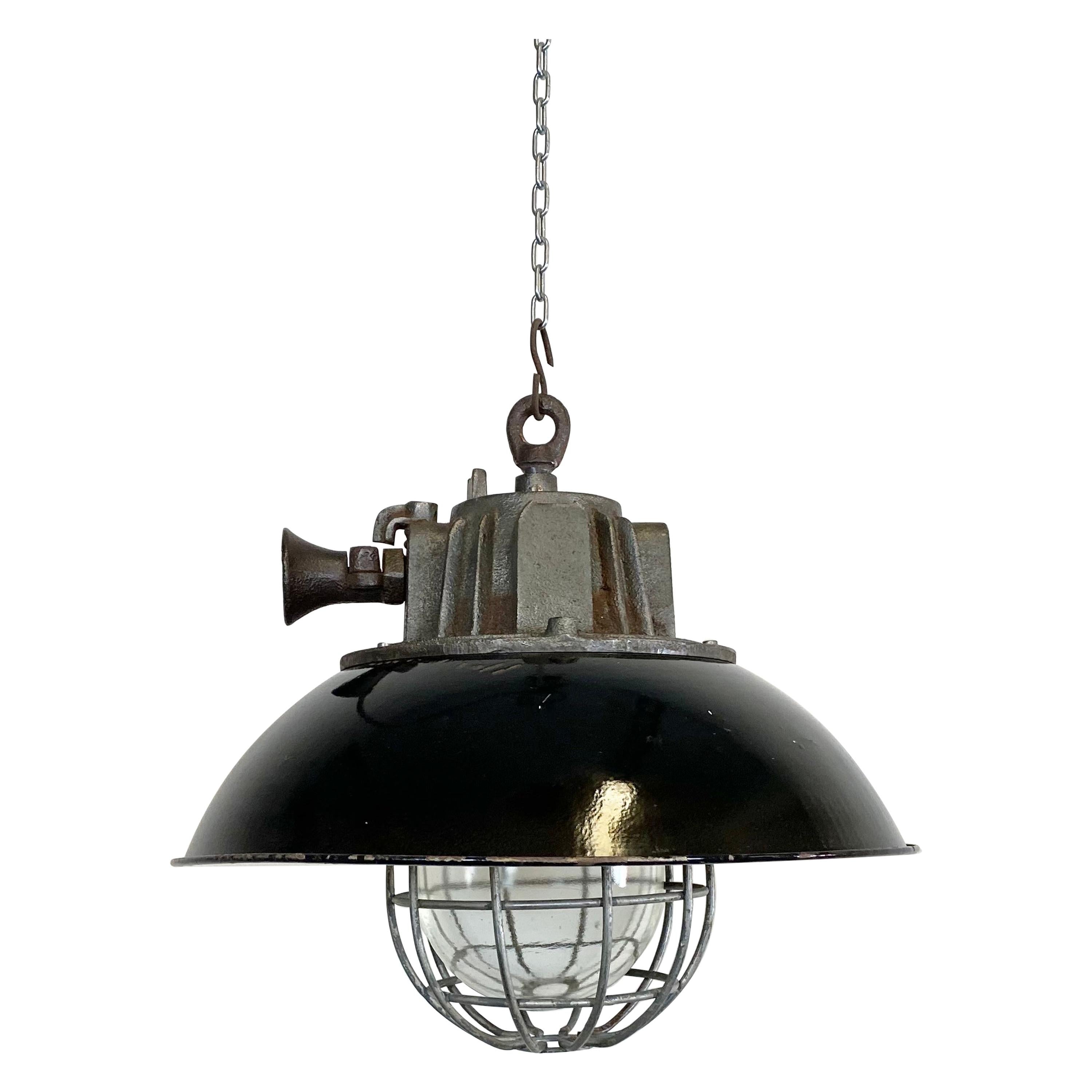 Lampe à suspension industrielle en cage en émail noir et fonte, années 1950