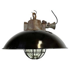 Lampada a sospensione industriale a gabbia in ghisa e smalto nero, anni '50