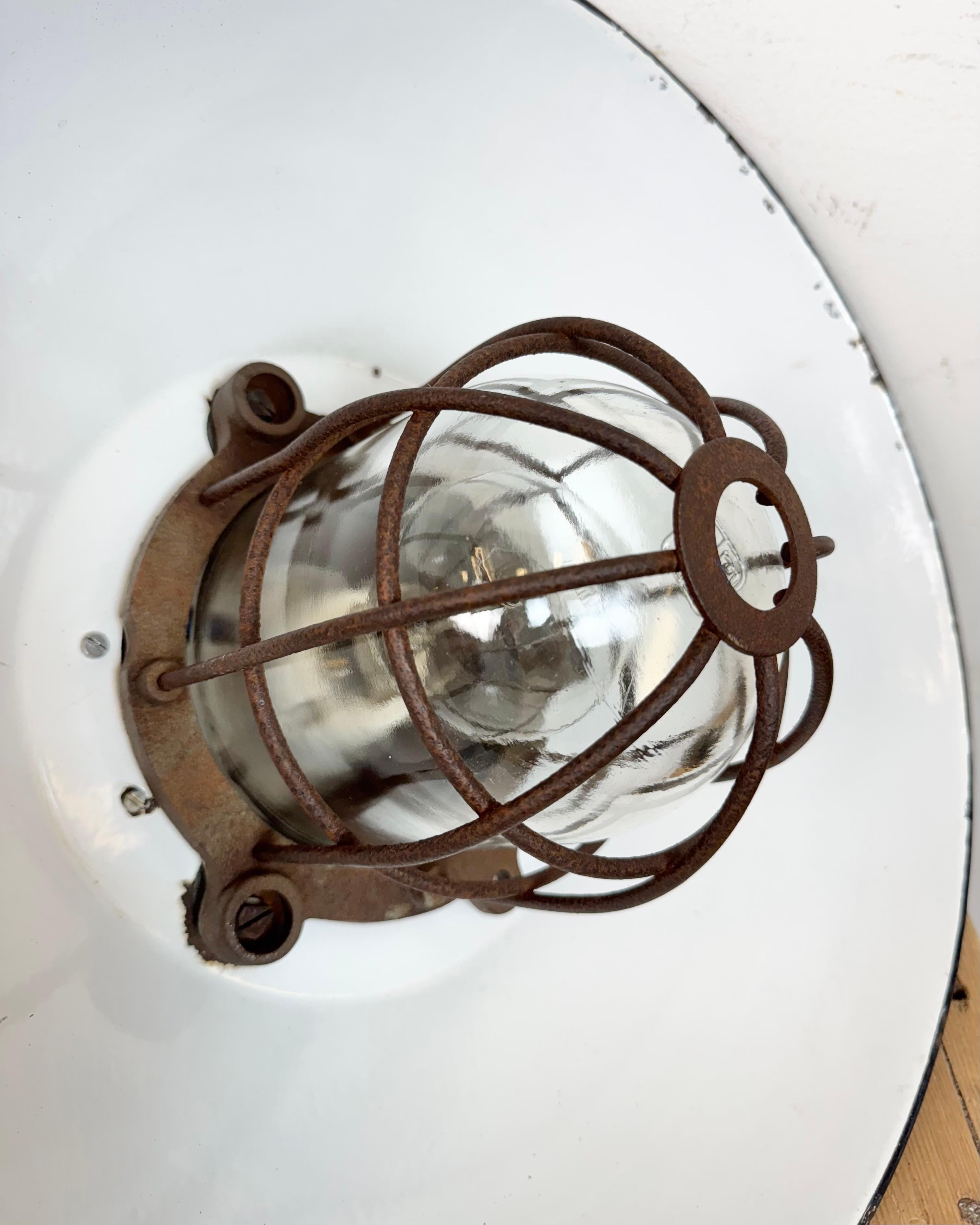 Lámpara colgante de jaula industrial de hierro fundido y esmalte negro, años 1960 en venta 2