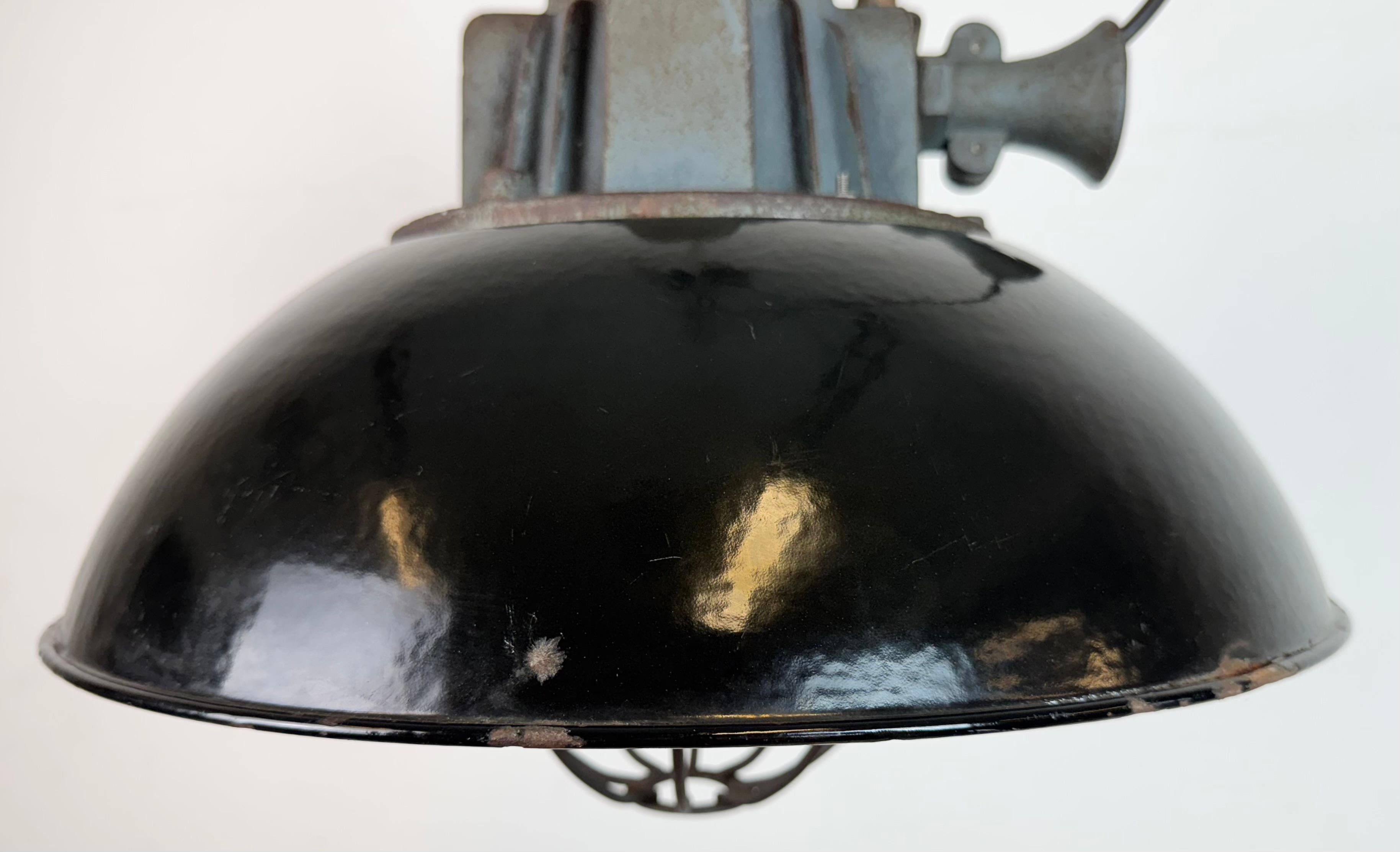 Calco Lampada a sospensione industriale a gabbia in ghisa e smalto nero, anni '1960 in vendita