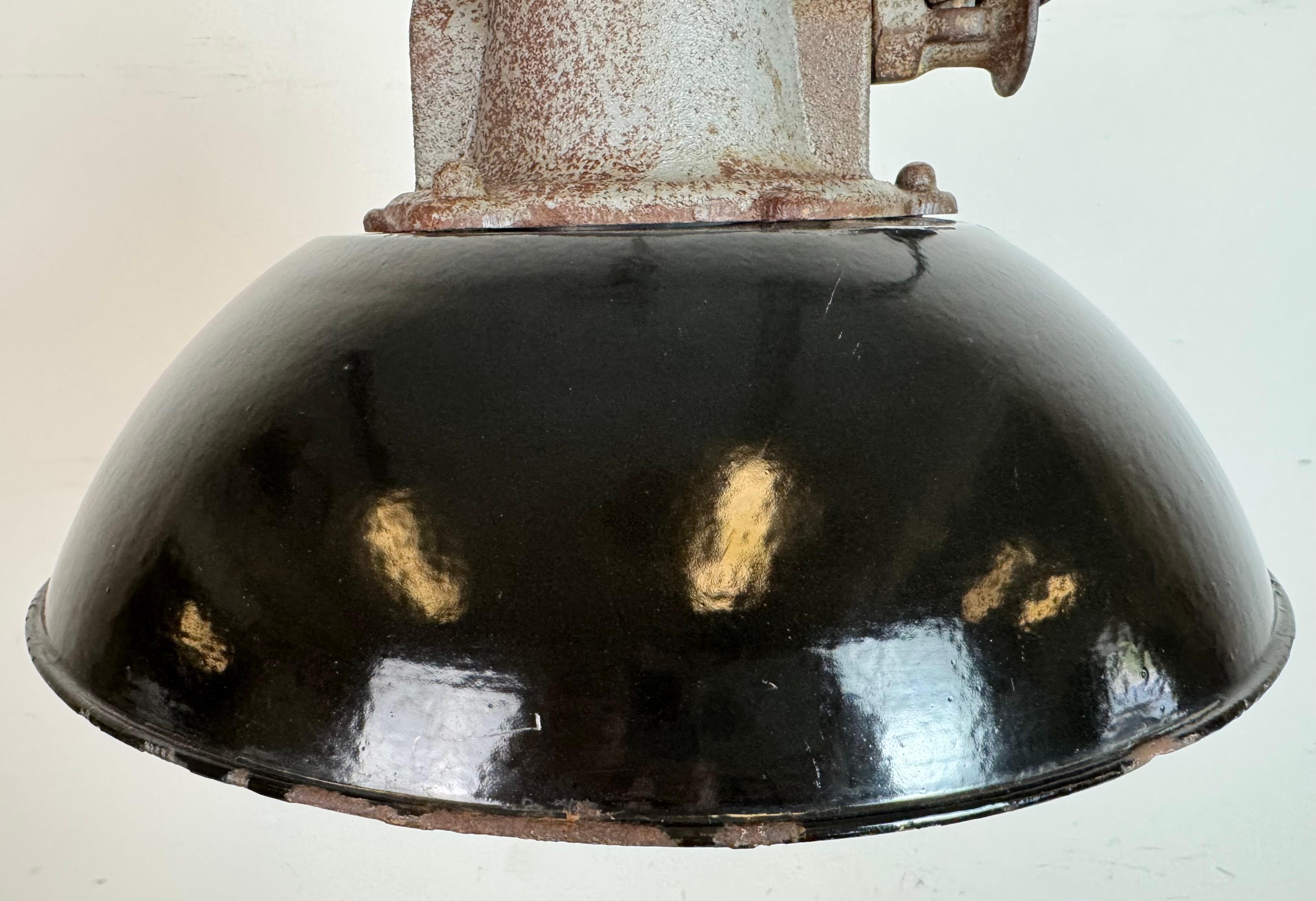 Calco Lampada a sospensione industriale a gabbia in ghisa e smalto nero, anni '1960 in vendita