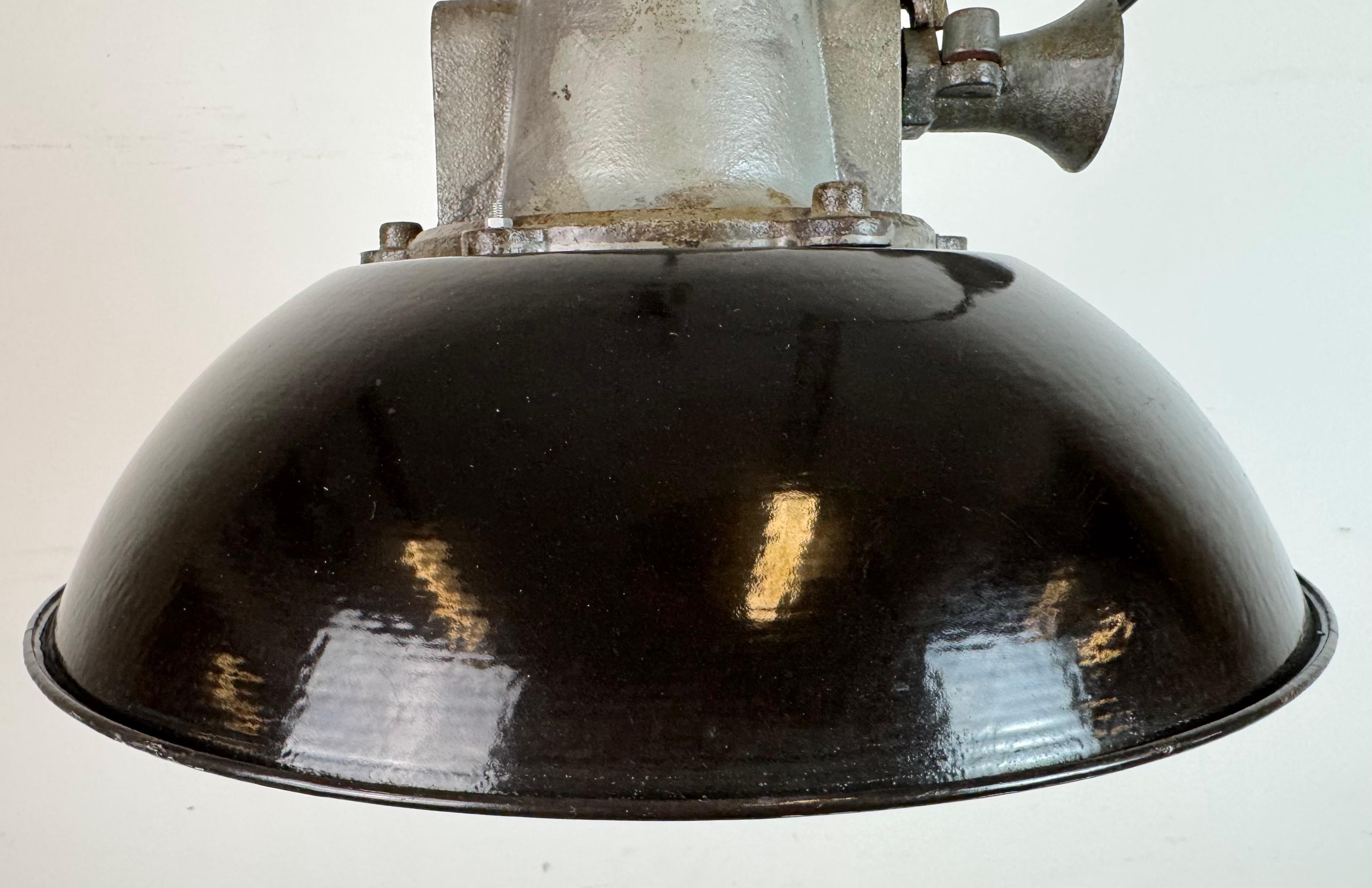 Calco Lampada a sospensione industriale a gabbia in ghisa e smalto nero, anni '1960 in vendita