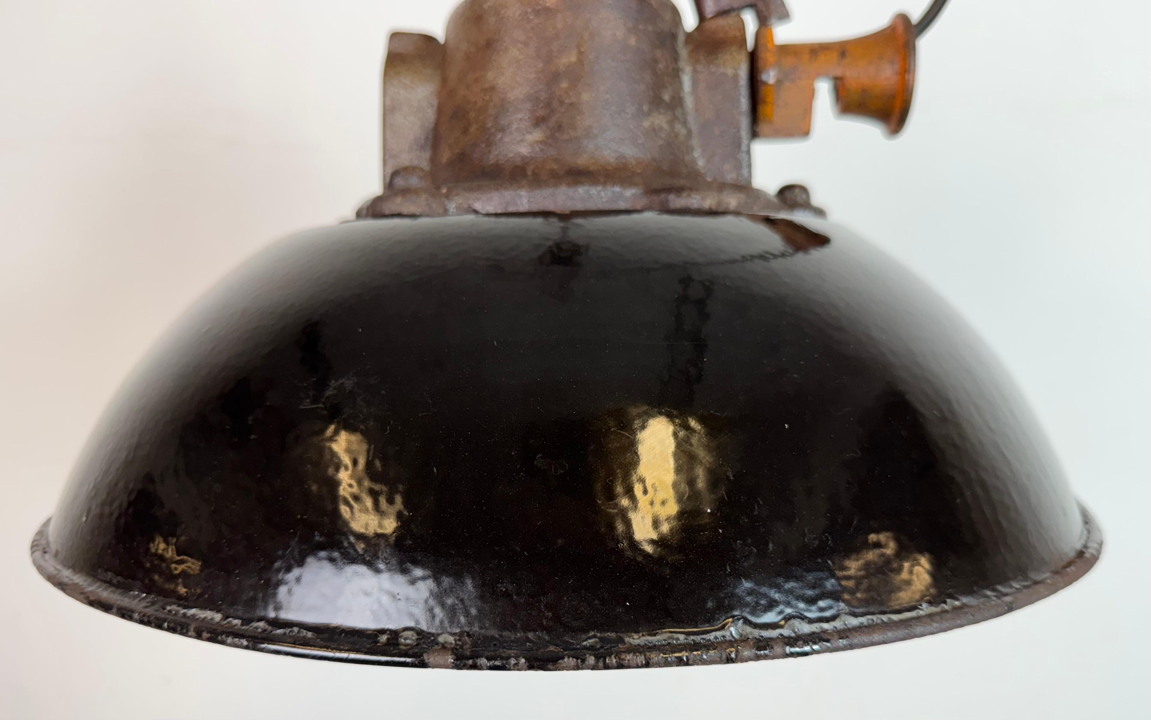 Calco Lampada a sospensione industriale a gabbia in ghisa e smalto nero, anni '1960 in vendita