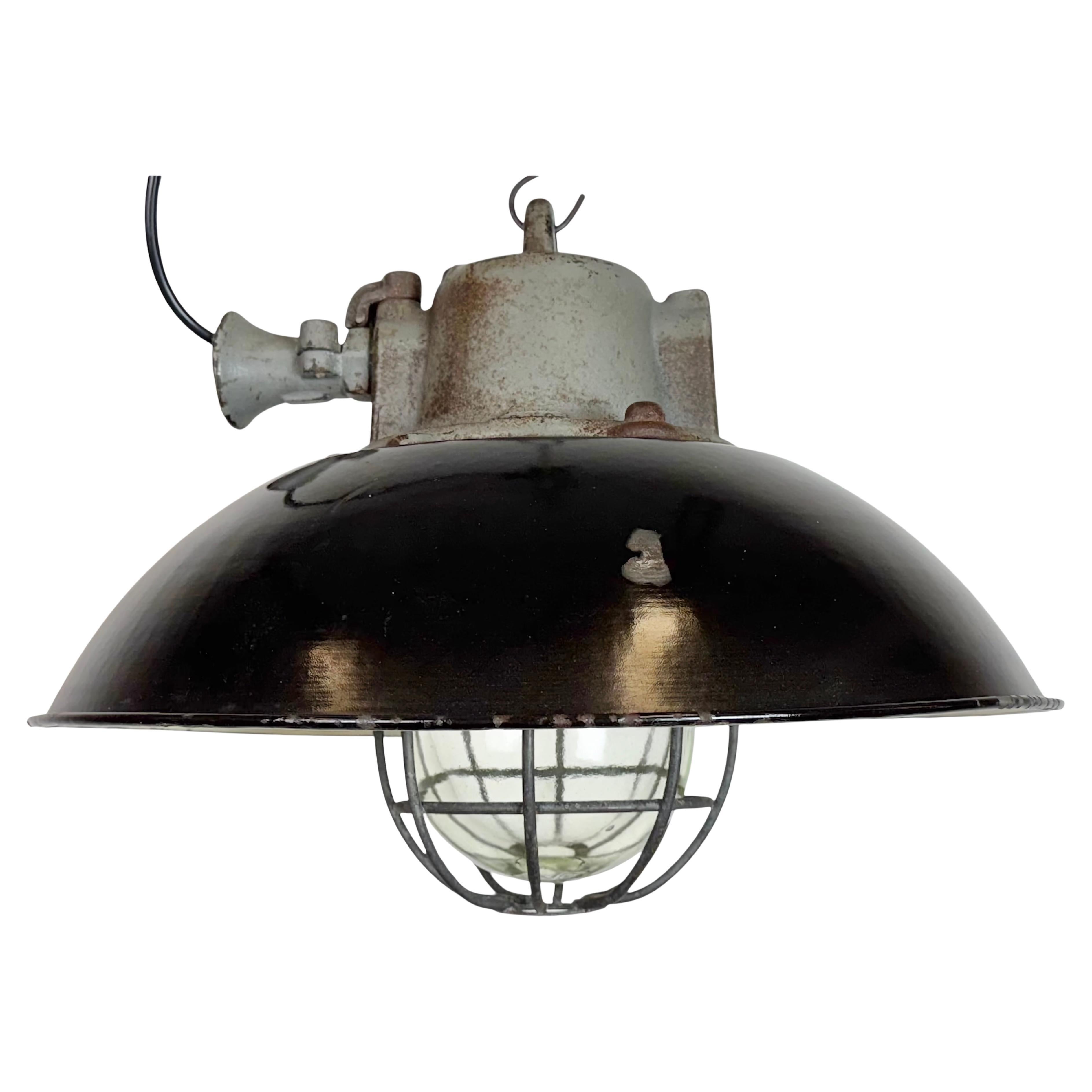 Lámpara colgante de jaula industrial de hierro fundido y esmalte negro, años 1960