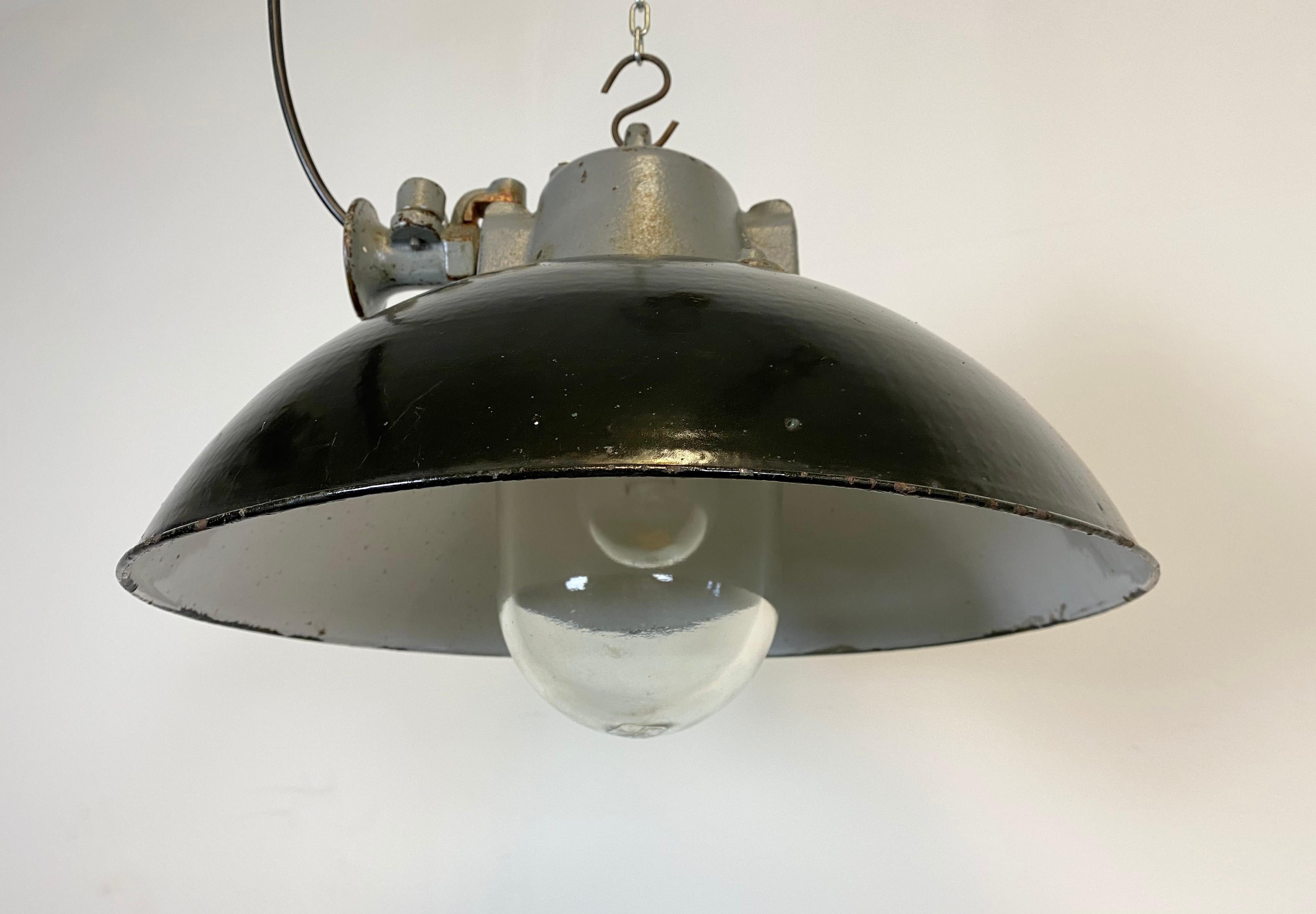 Black Enamel and Cast Iron Industrial Pendant Light, 1960s For Sale 1