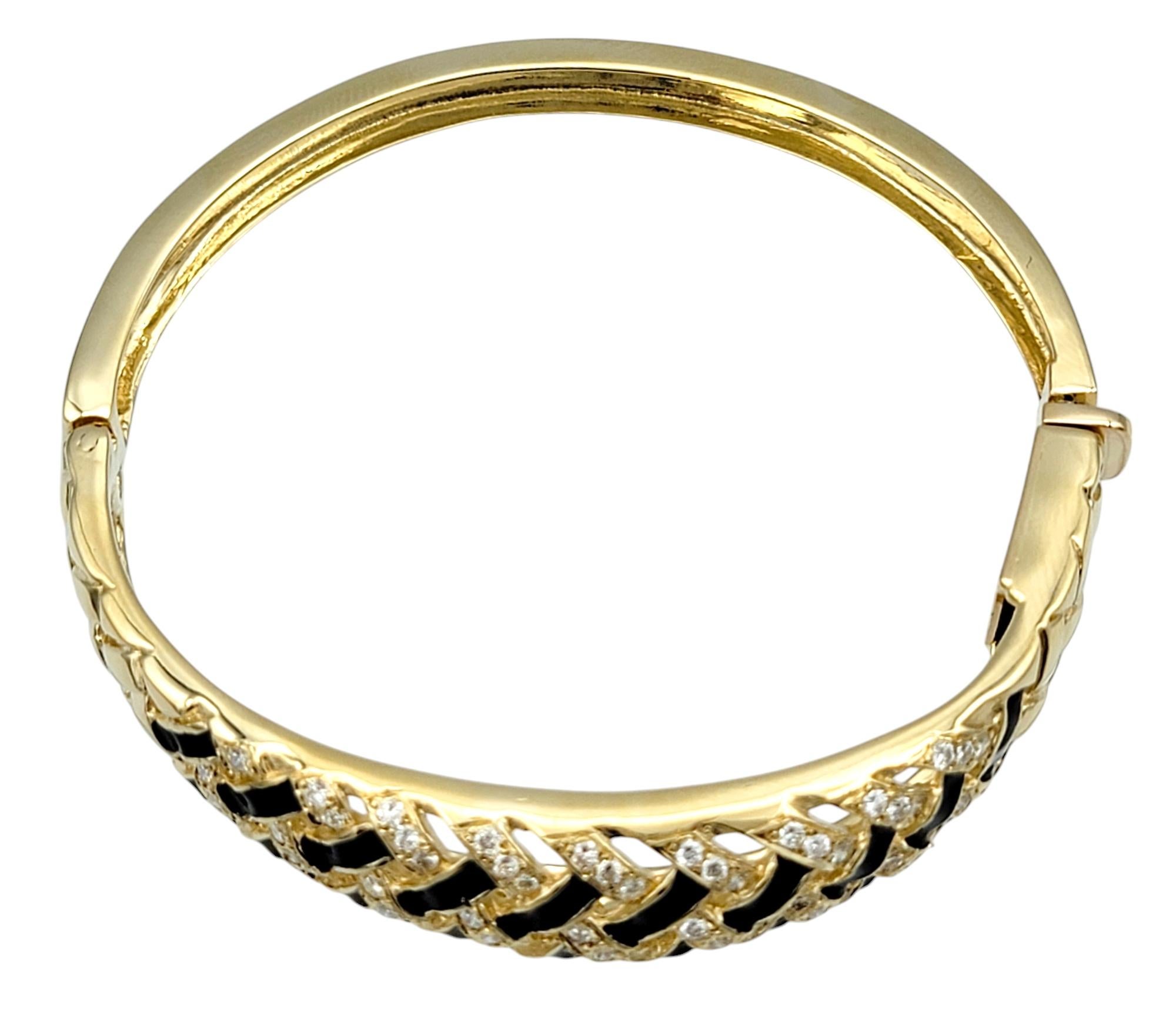 Bracelet à charnière en or 14 carats avec émail noir et diamants en forme de treillis Pour femmes en vente