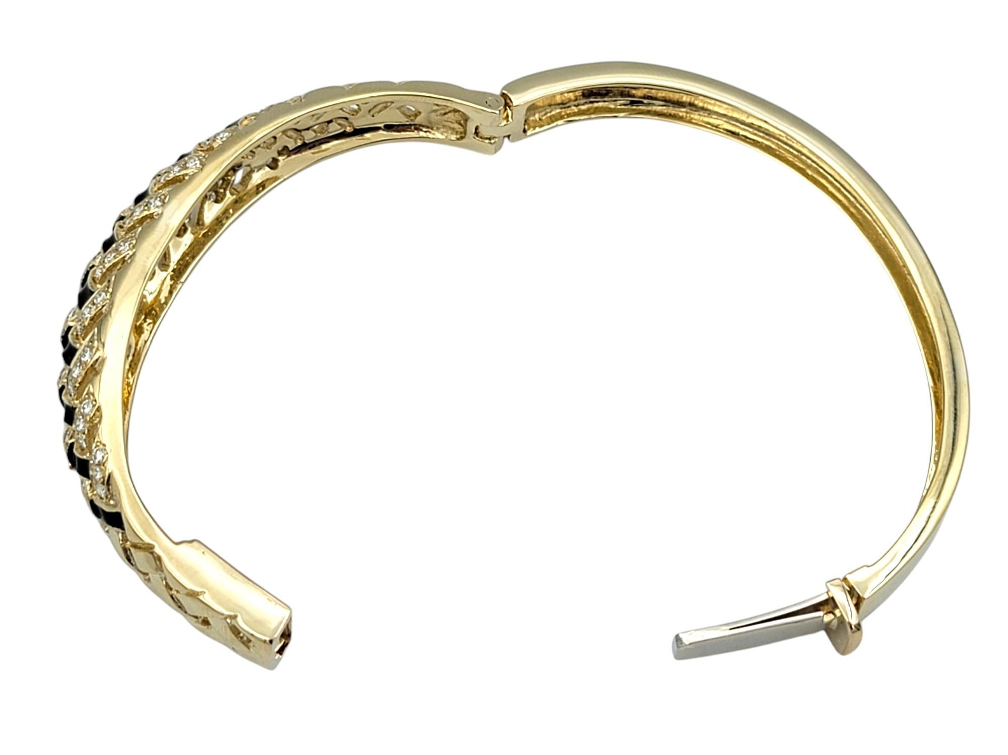 Bracelet à charnière en or 14 carats avec émail noir et diamants en forme de treillis en vente 1