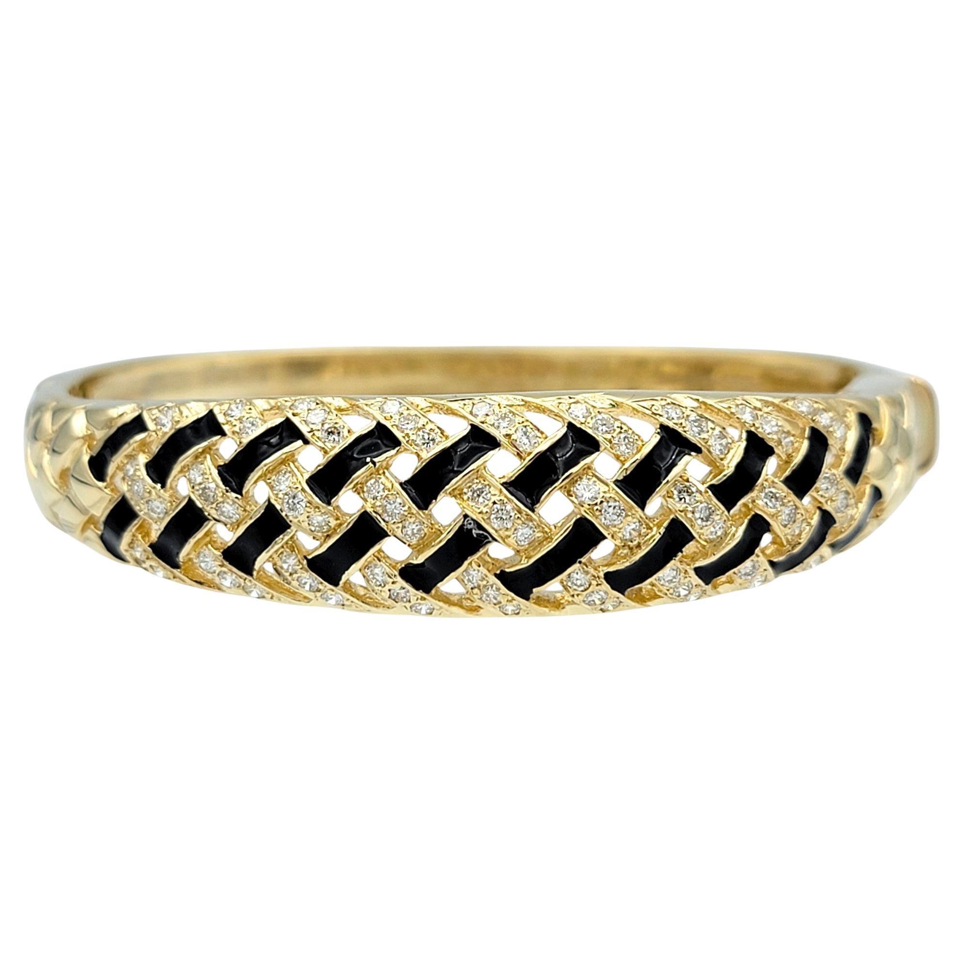 Bracelet à charnière en or 14 carats avec émail noir et diamants en forme de treillis en vente
