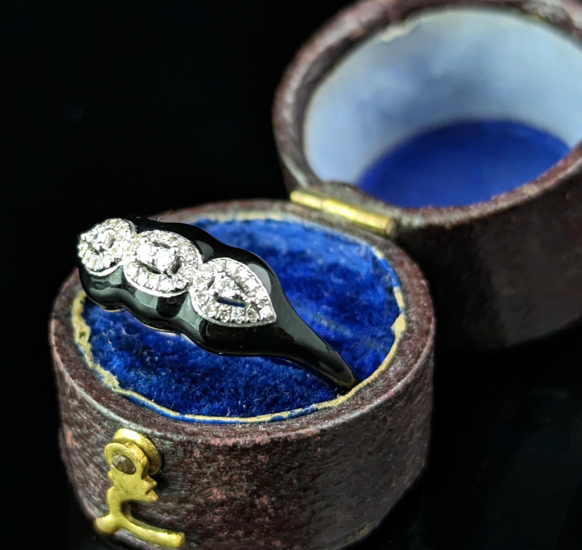 Black enamel and Diamond ring, 18k white gold, Contemporary For Sale 1