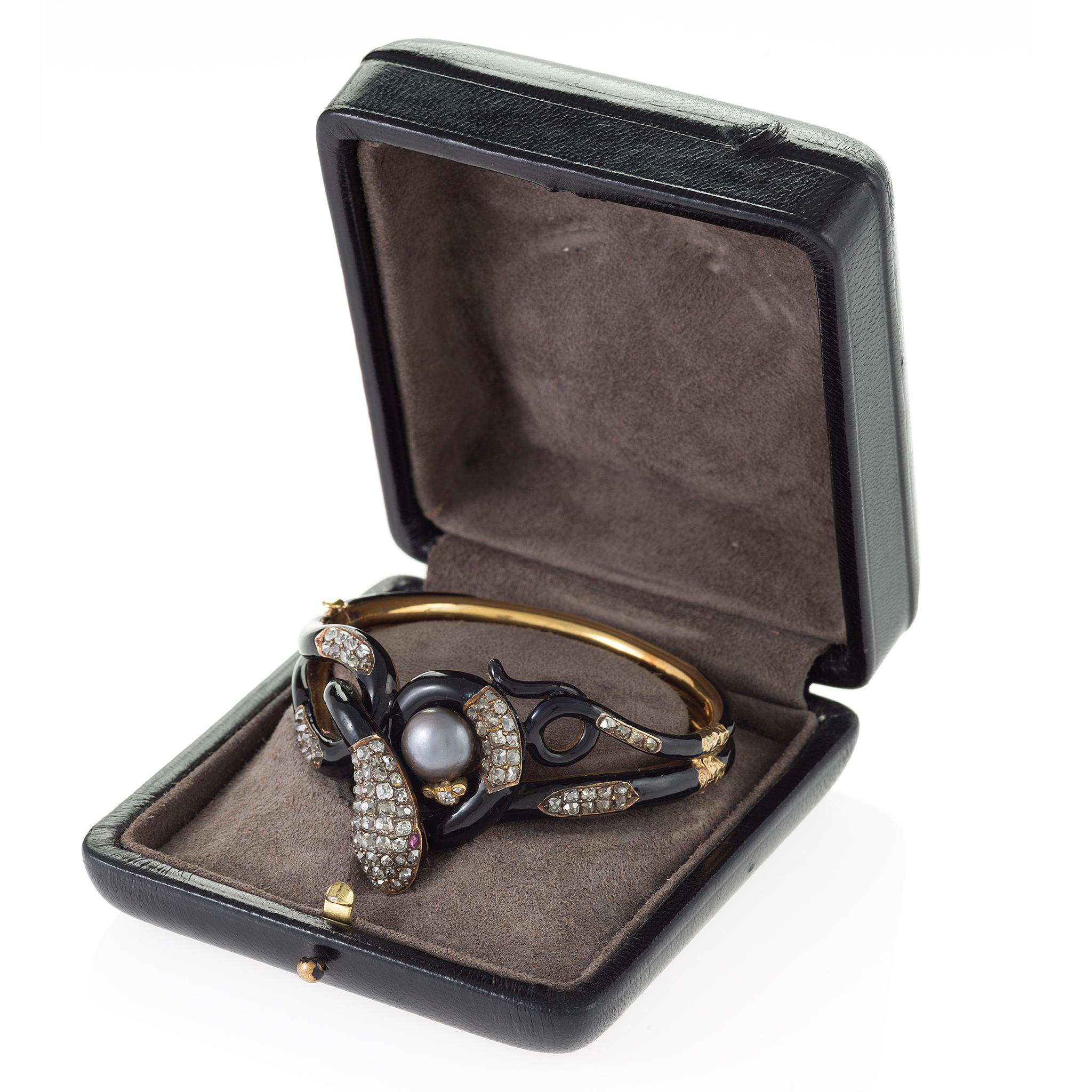 Black Enamel and Natural Gray Pearl Serpent Bangle Bracelet In Excellent Condition In New York, NY