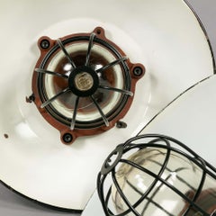 Schwarz emaillierte industrielle Pendelleuchten mit Käfig, Tschechoslowakei, 1950er Jahre